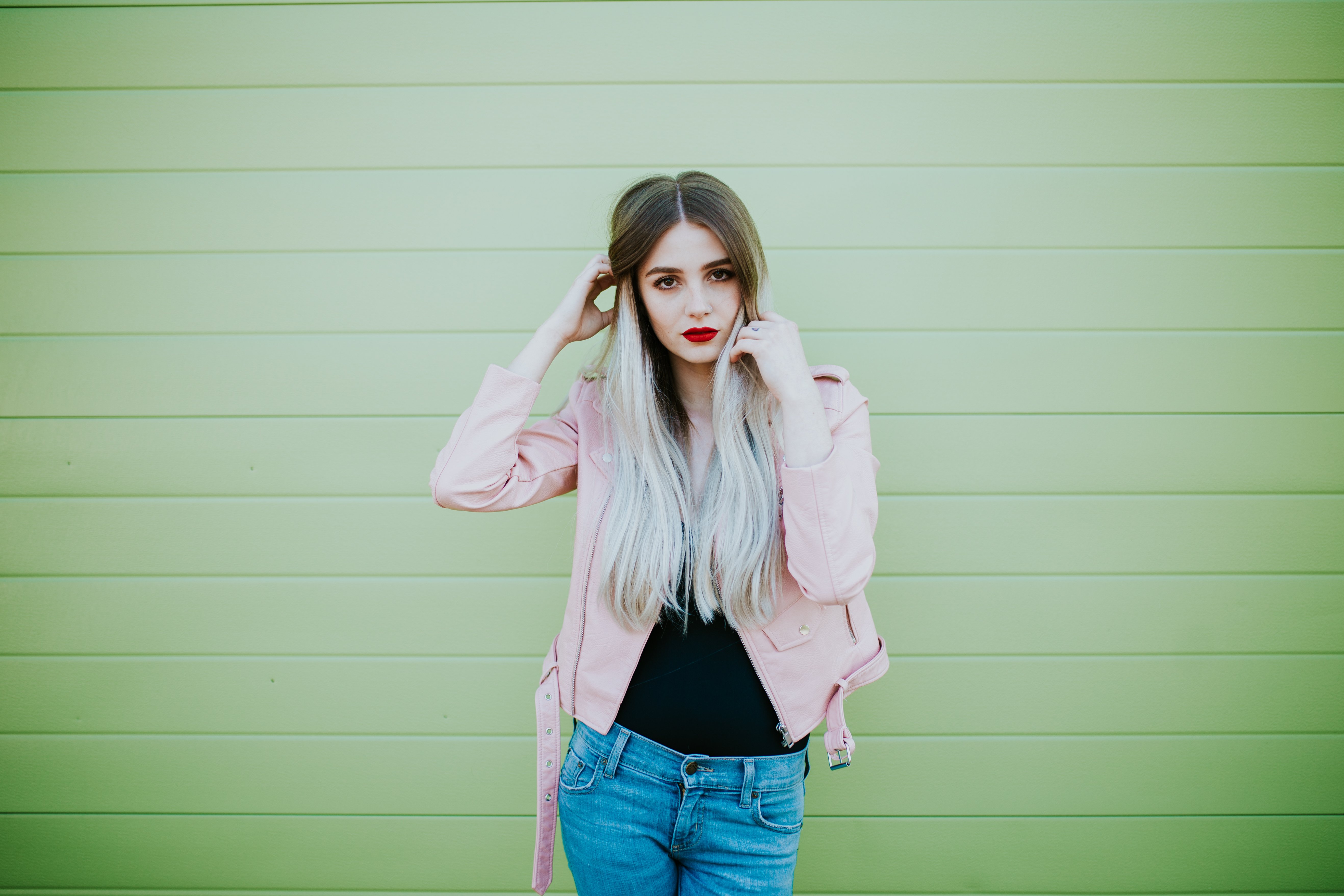 arianna tucker serious green wall?width=698&height=466&fit=crop&auto=webp&dpr=4