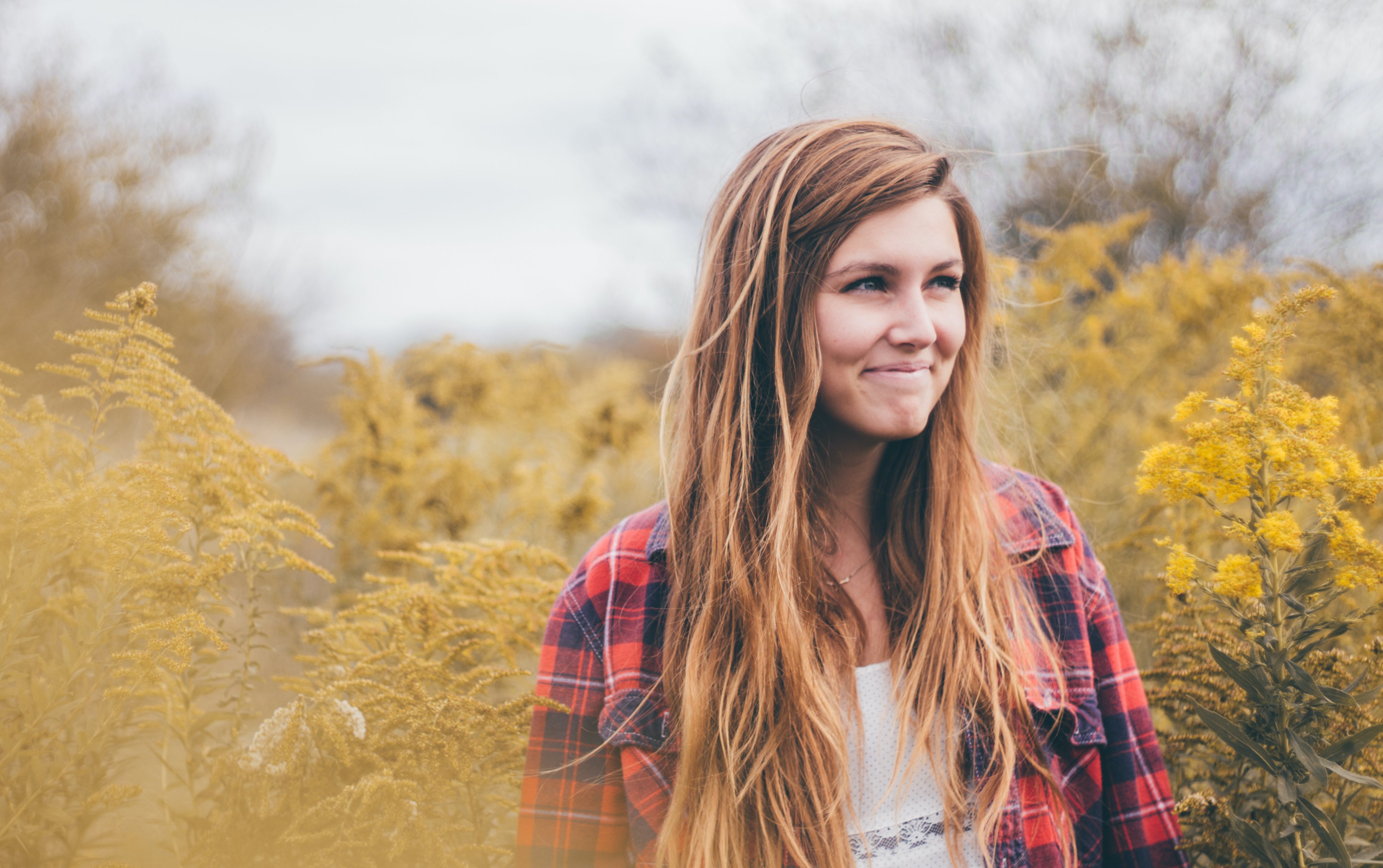 arianna tucker girl smiling in field?width=698&height=466&fit=crop&auto=webp&dpr=4