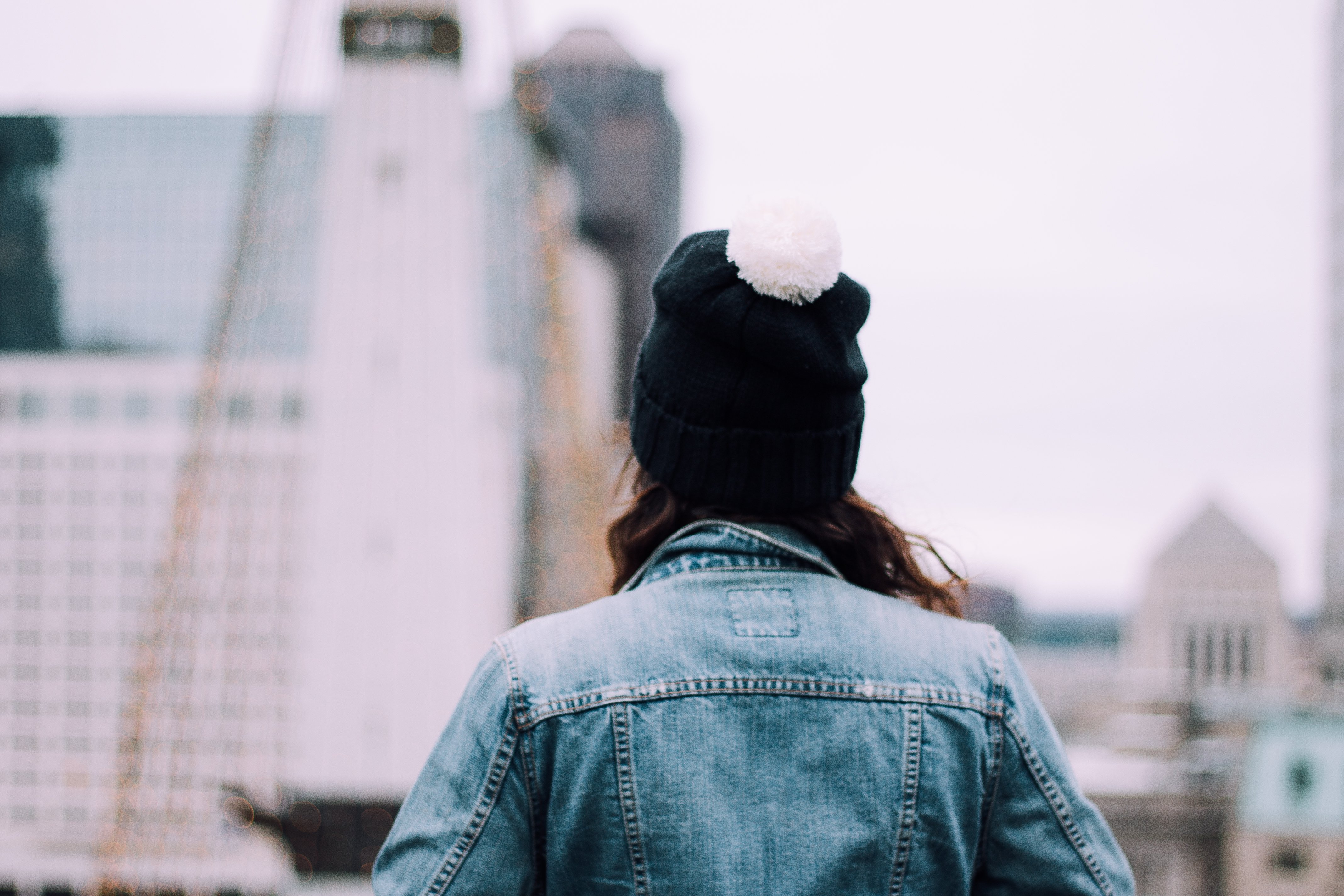 arianna tucker jean jacket with pom pom beanie in the city 1?width=698&height=466&fit=crop&auto=webp&dpr=4