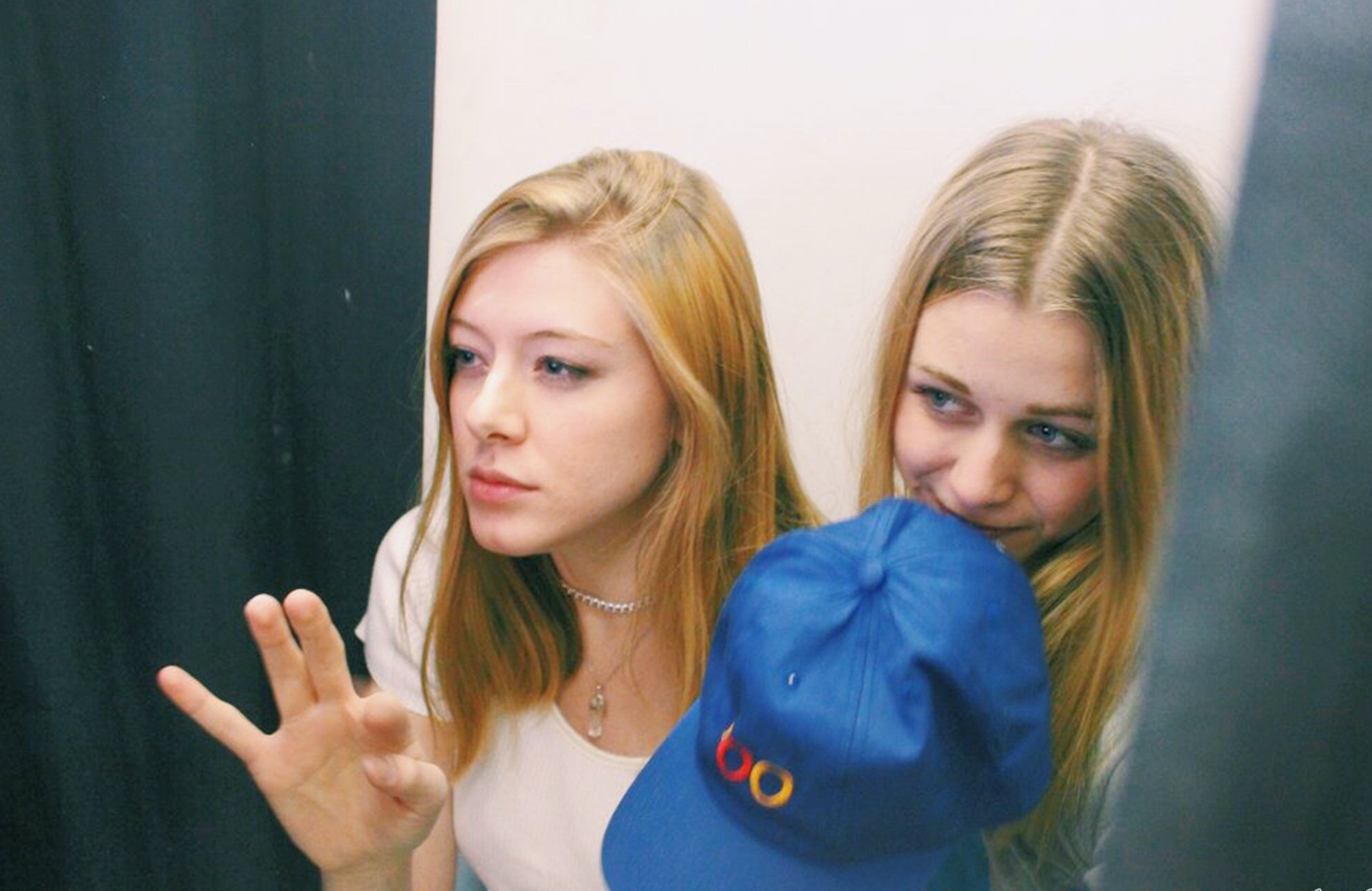 Anna Schultz-Fun Friends In Photobooth