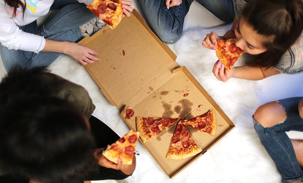 molly longest riends pizza college party food?width=698&height=466&fit=crop&auto=webp&dpr=4