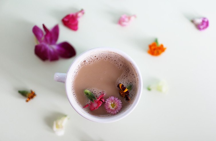 The Lalaearl Gray Latte And Edible Flowers