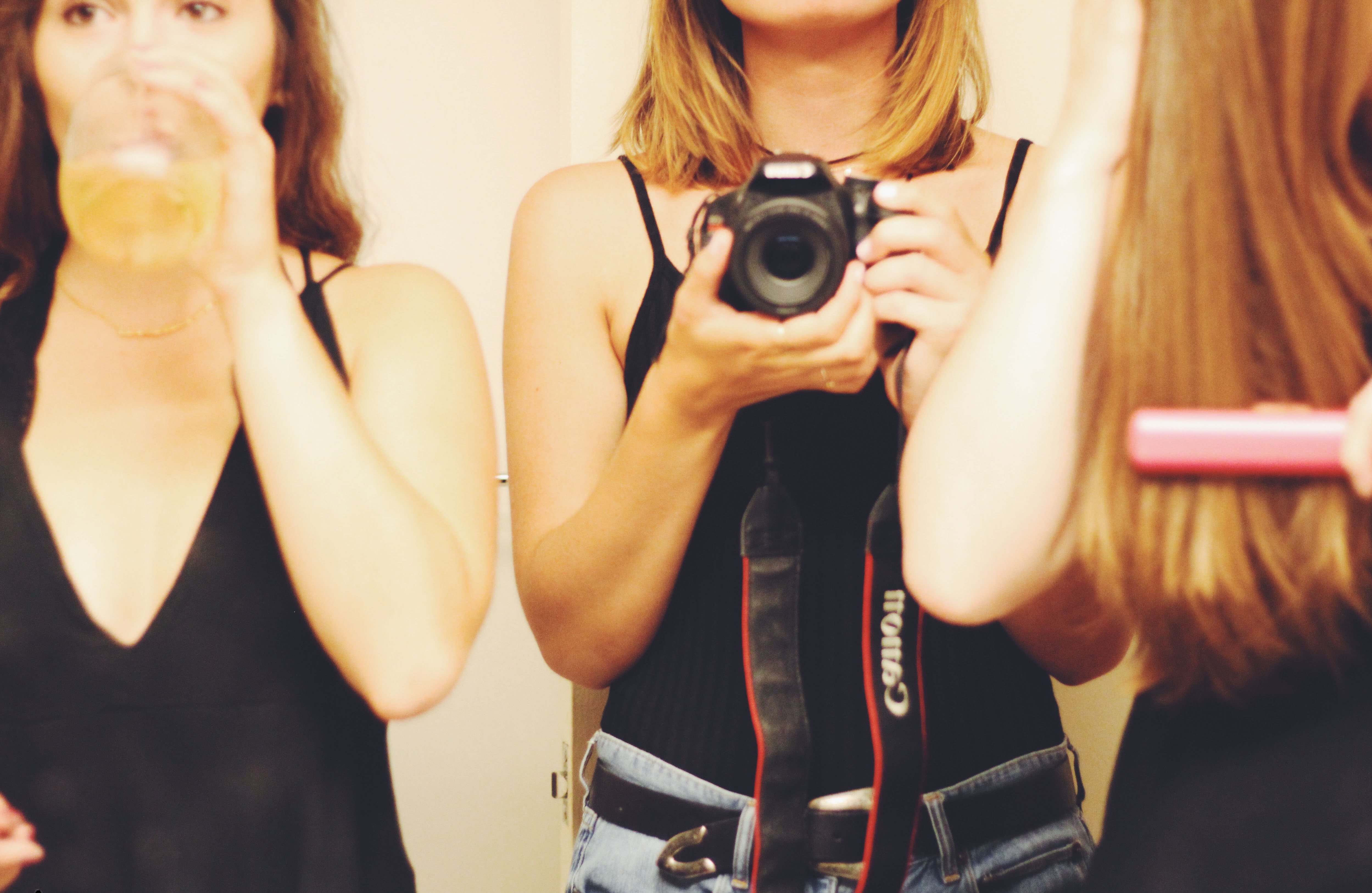 anna thetard friends getting ready 1?width=698&height=466&fit=crop&auto=webp&dpr=4