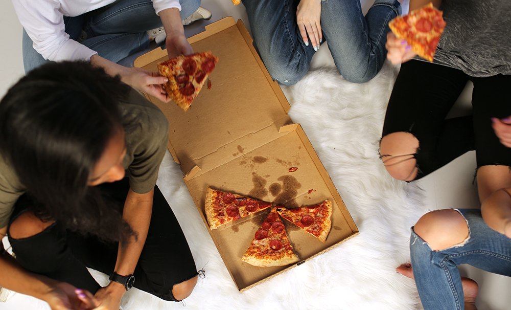 molly longest friends pizza college?width=698&height=466&fit=crop&auto=webp&dpr=4