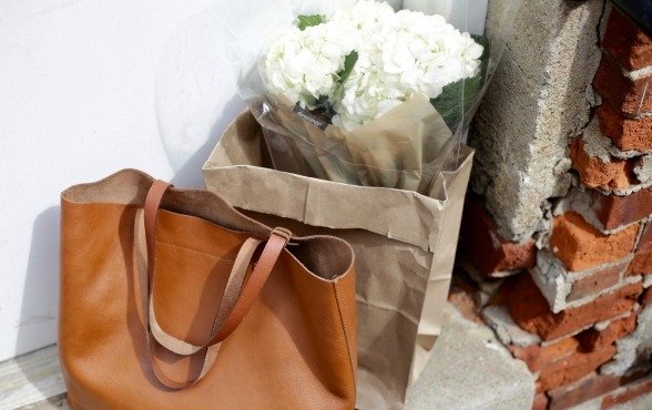 Dimi Boutselis bag fashion style flowers boho minimal white brick?width=698&height=466&fit=crop&auto=webp&dpr=4