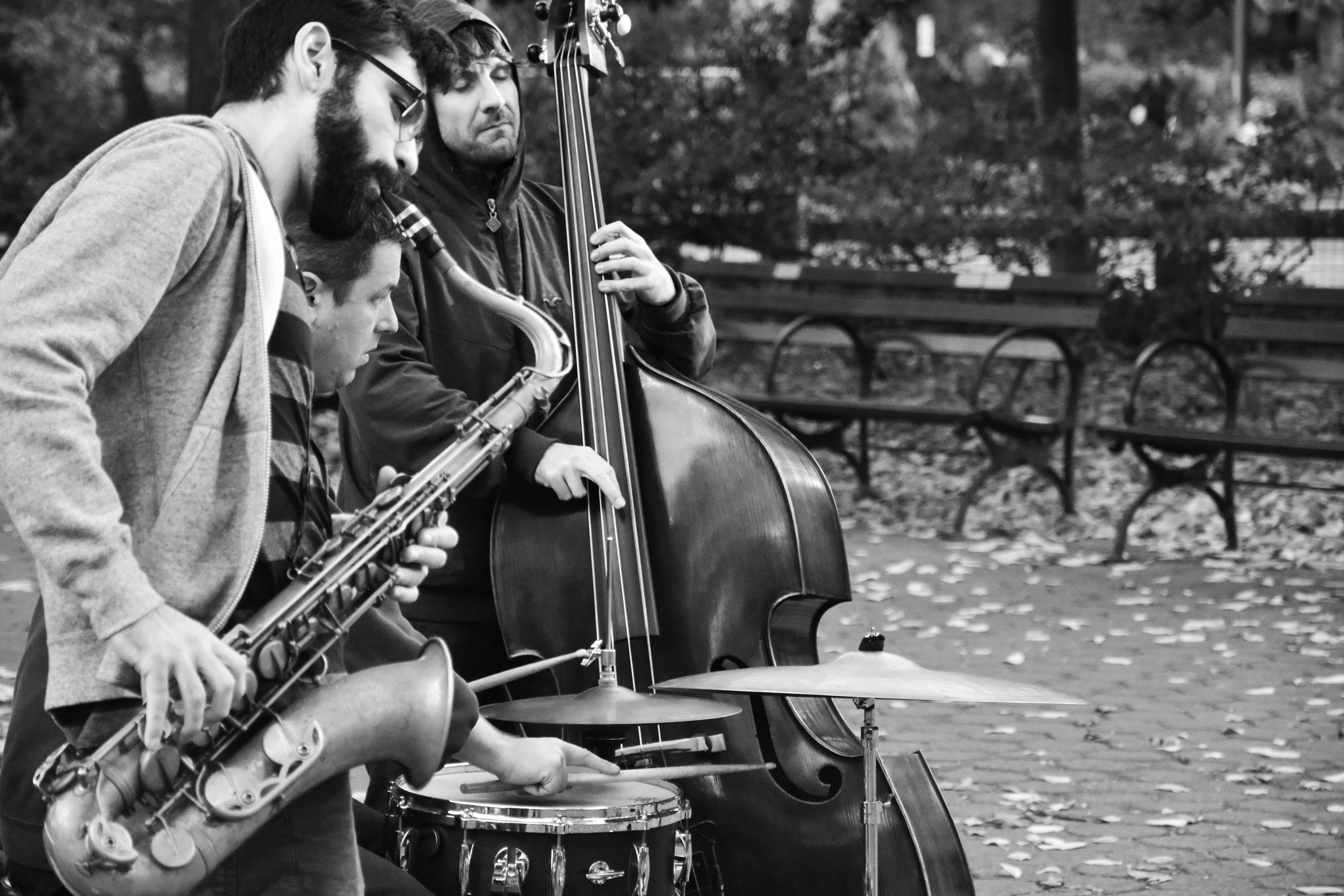anna thetard street performers in the park bw 4?width=698&height=466&fit=crop&auto=webp&dpr=4