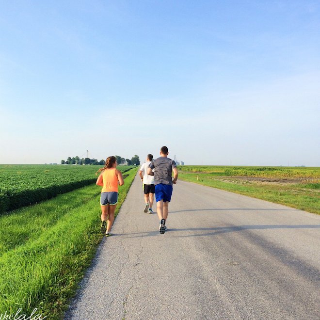 the lala three people running in the countryside?width=698&height=466&fit=crop&auto=webp&dpr=4