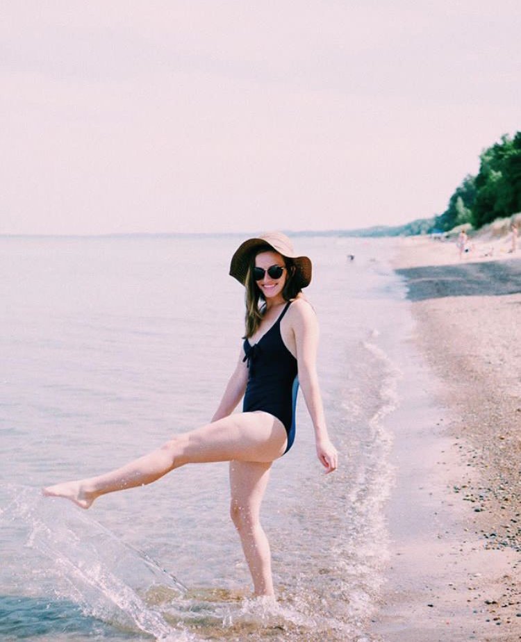 anna thetard girl in one piece swimsuit at the beach kicking water?width=698&height=466&fit=crop&auto=webp&dpr=4