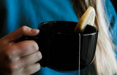 Lemon_Tea_In_Hand