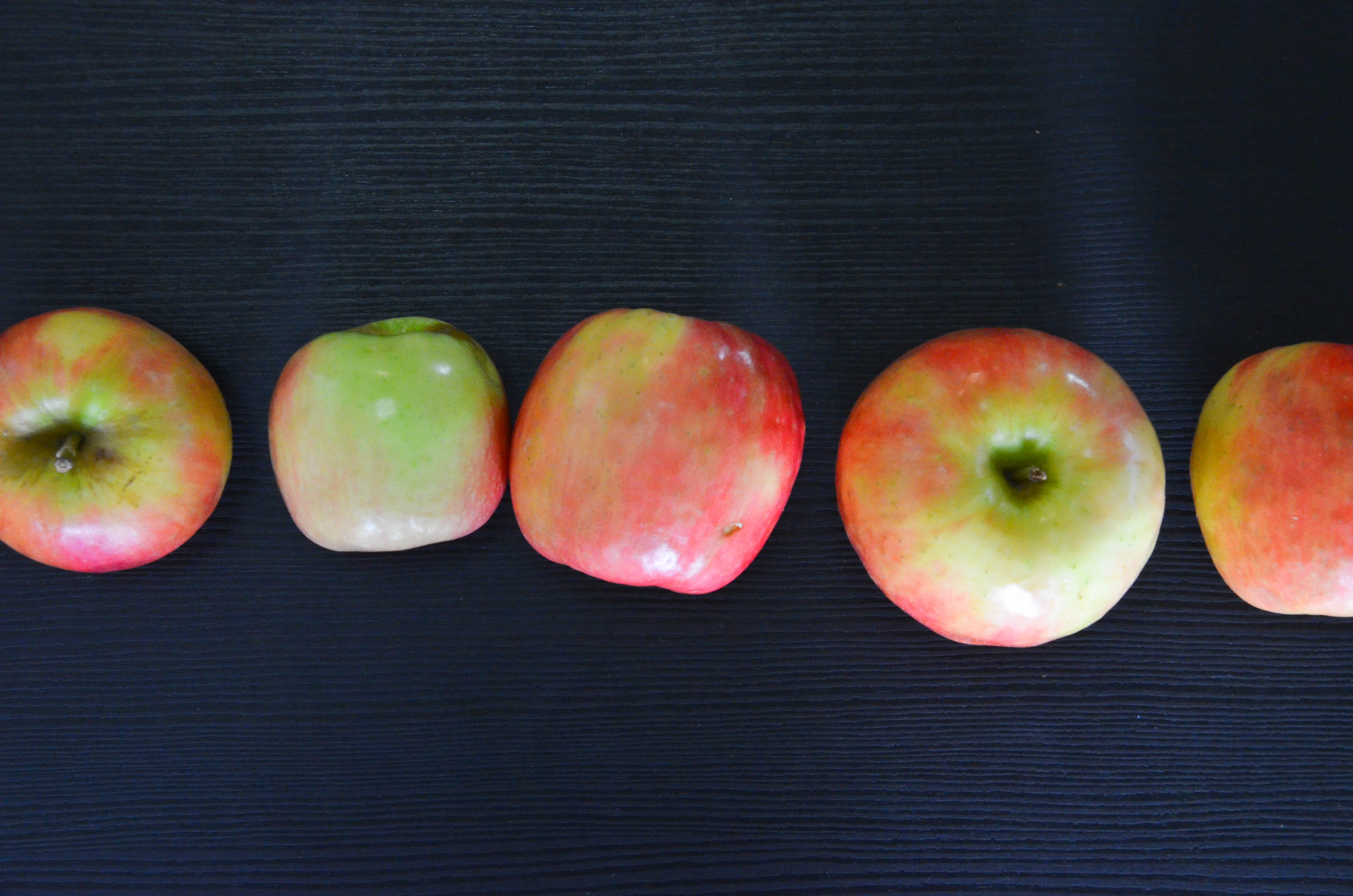 Jocelyn Hsu apples in row?width=698&height=466&fit=crop&auto=webp&dpr=4