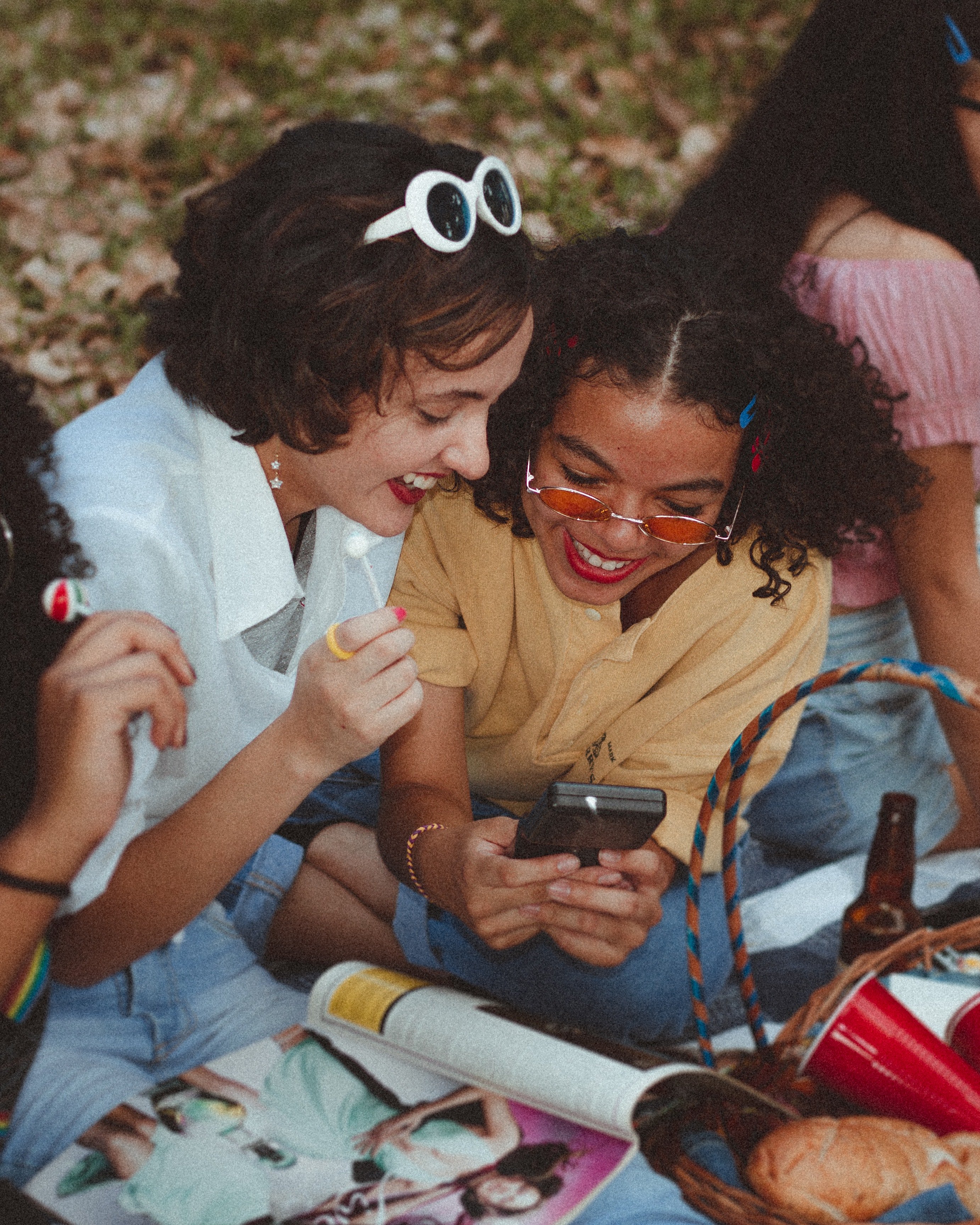 girl and friends picture picnic