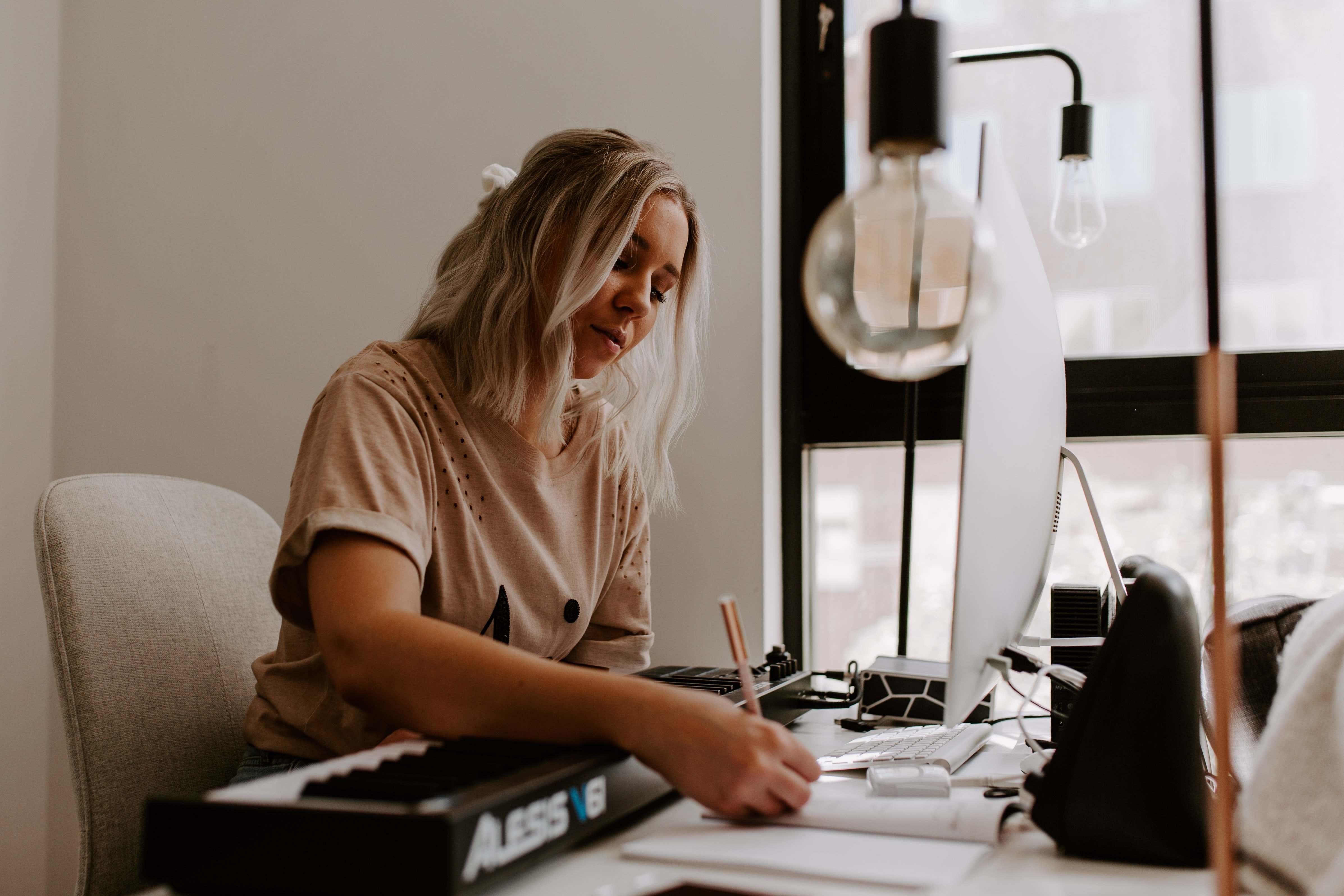 Studying?width=1280&height=854&fit=crop&auto=webp&dpr=4