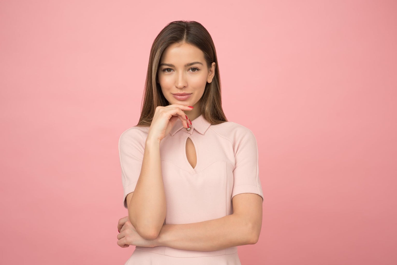 woman wearing pink collared half sleeved top business casual