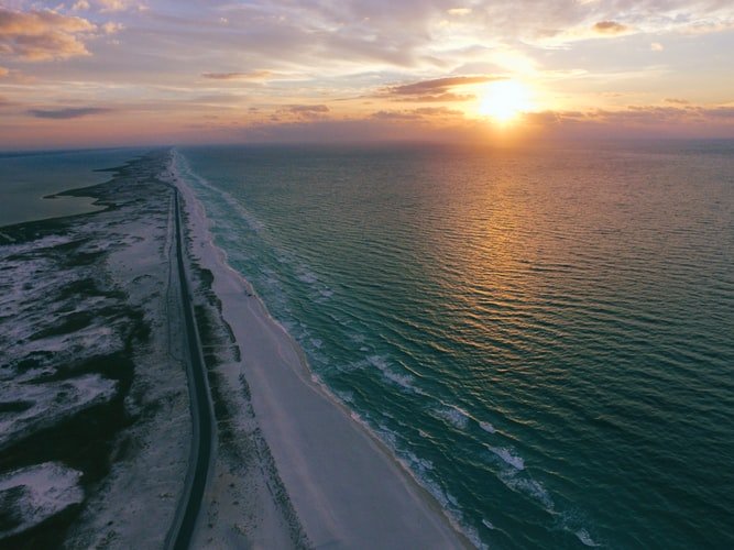 florida beachjpegjpg by unsplash?width=698&height=466&fit=crop&auto=webp&dpr=4