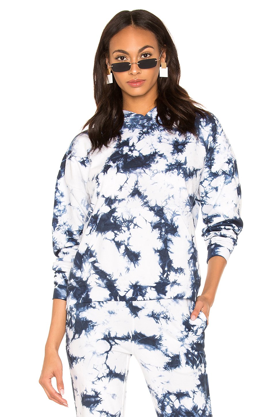 revolve?width=1024&height=1024&fit=cover&auto=webp&dpr=4