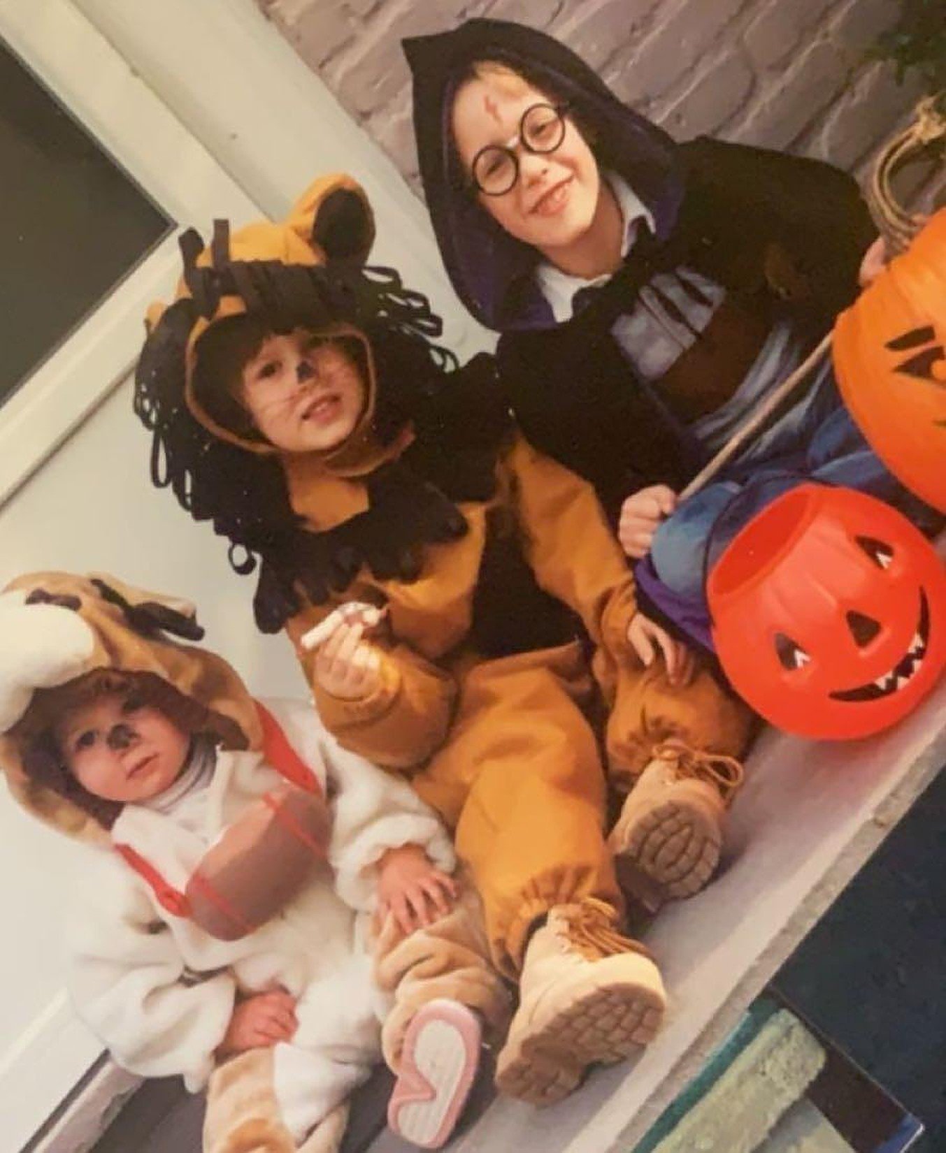 1v1jpg?width=698&height=466&fit=crop&auto=webp&dpr=4