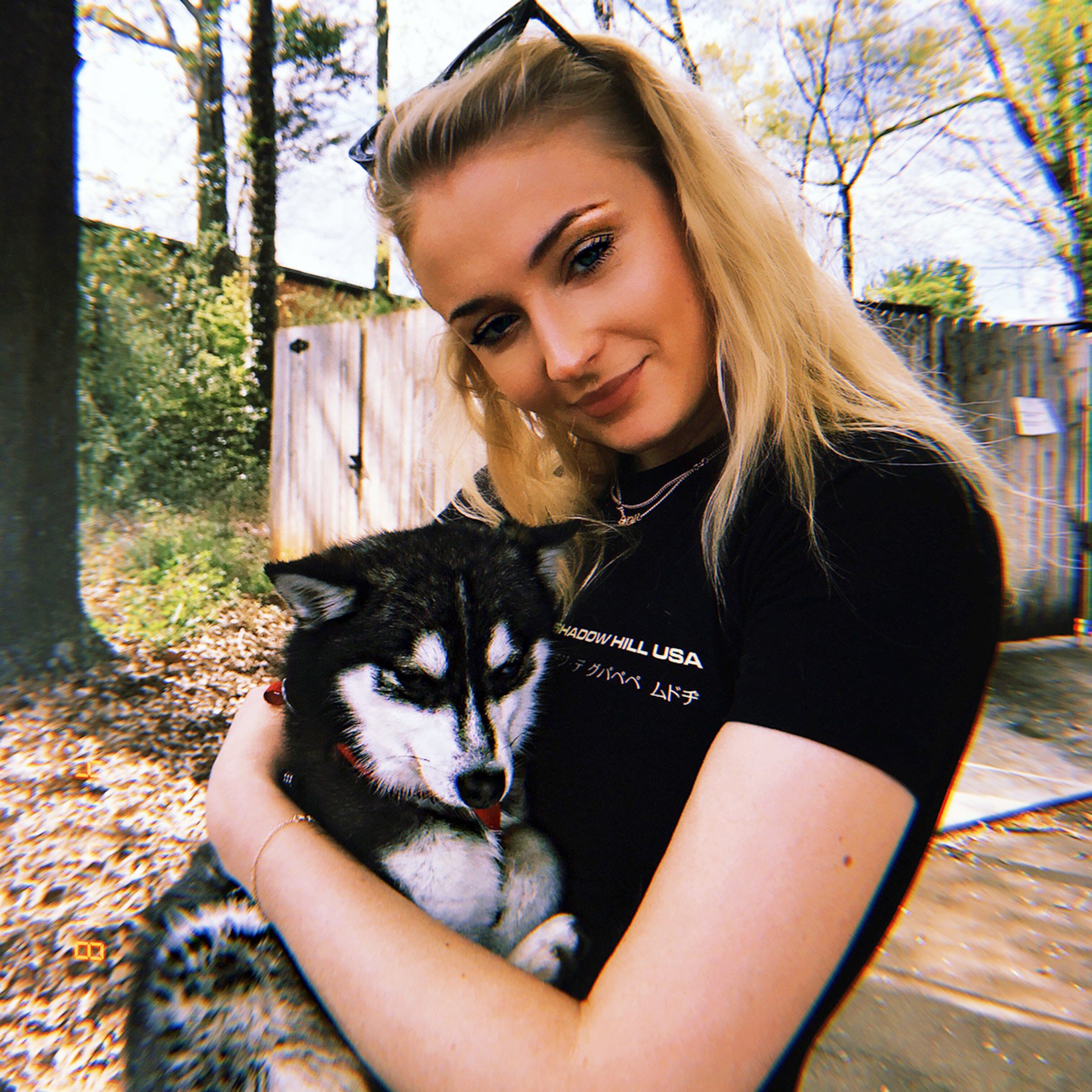 sophie turnerjpg?width=698&height=466&fit=crop&auto=webp&dpr=4