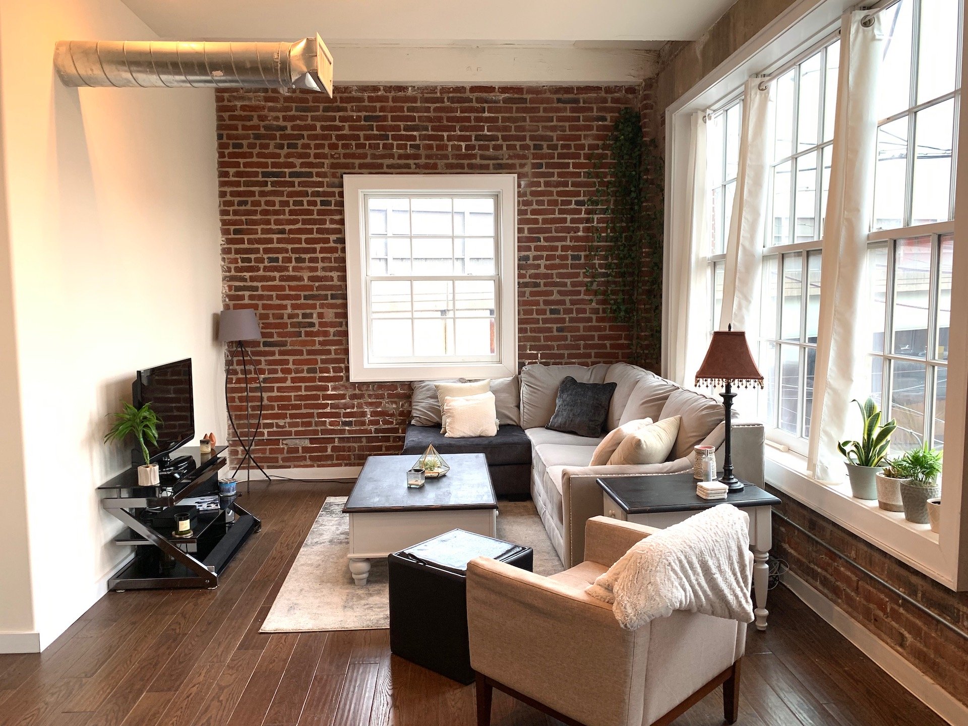 living roomjpg?width=698&height=466&fit=crop&auto=webp&dpr=4