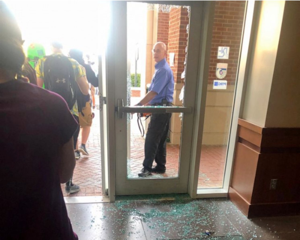 unccpng?width=698&height=466&fit=crop&auto=webp&dpr=4