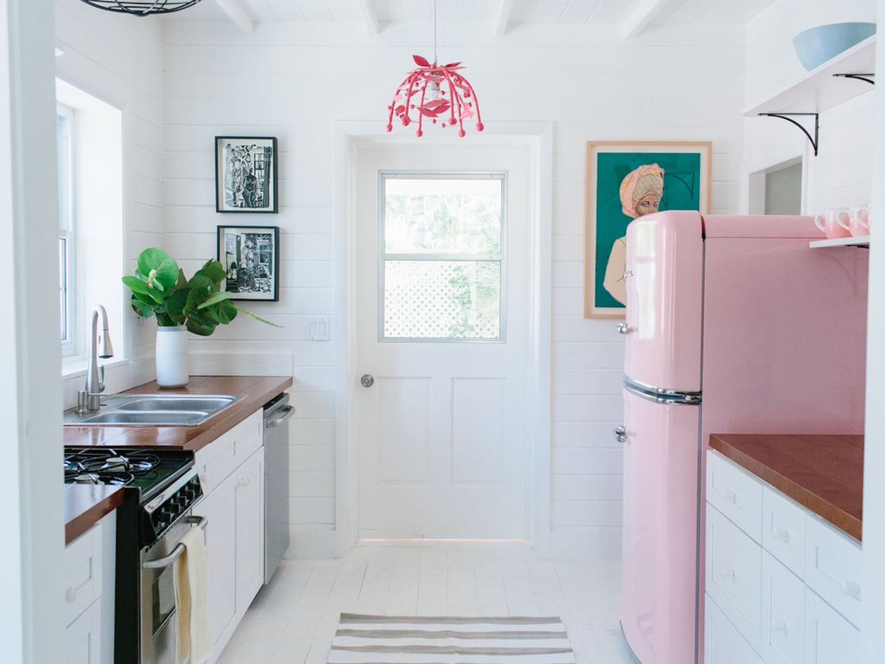 body images 2019 04 12 Coral20House20Harbour20Island203jpg?width=698&height=466&fit=crop&auto=webp&dpr=4