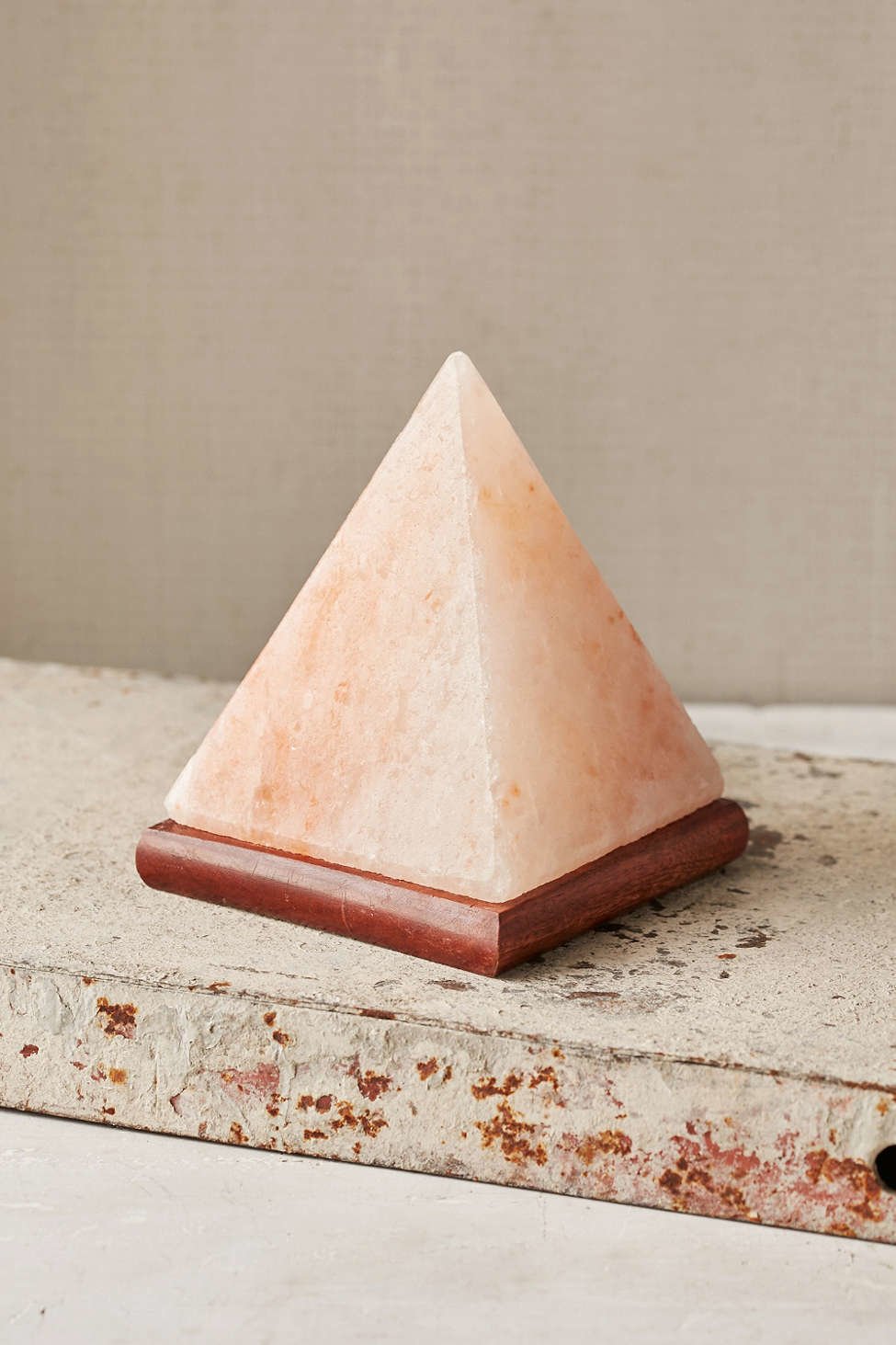 Pyramid Salt Rock Lampjpeg?width=698&height=466&fit=crop&auto=webp&dpr=4