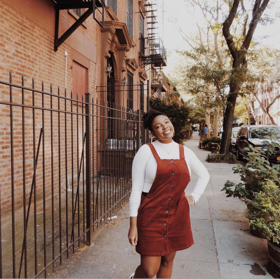 girl posing in the city