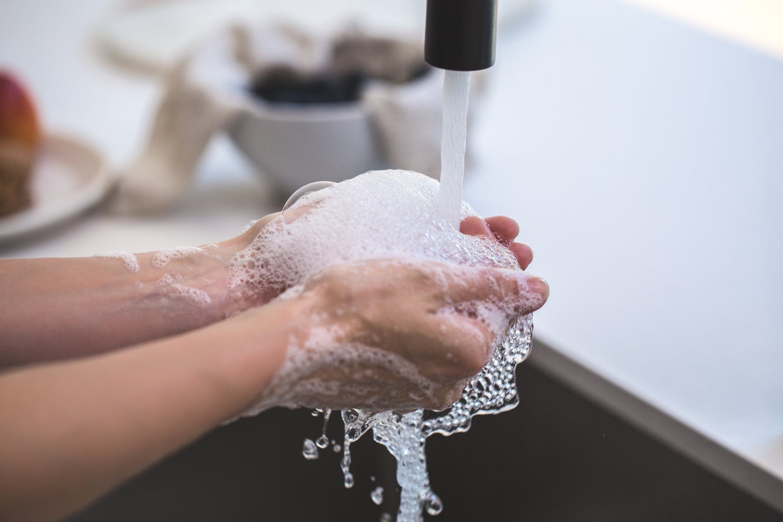Woman washing hands - GF