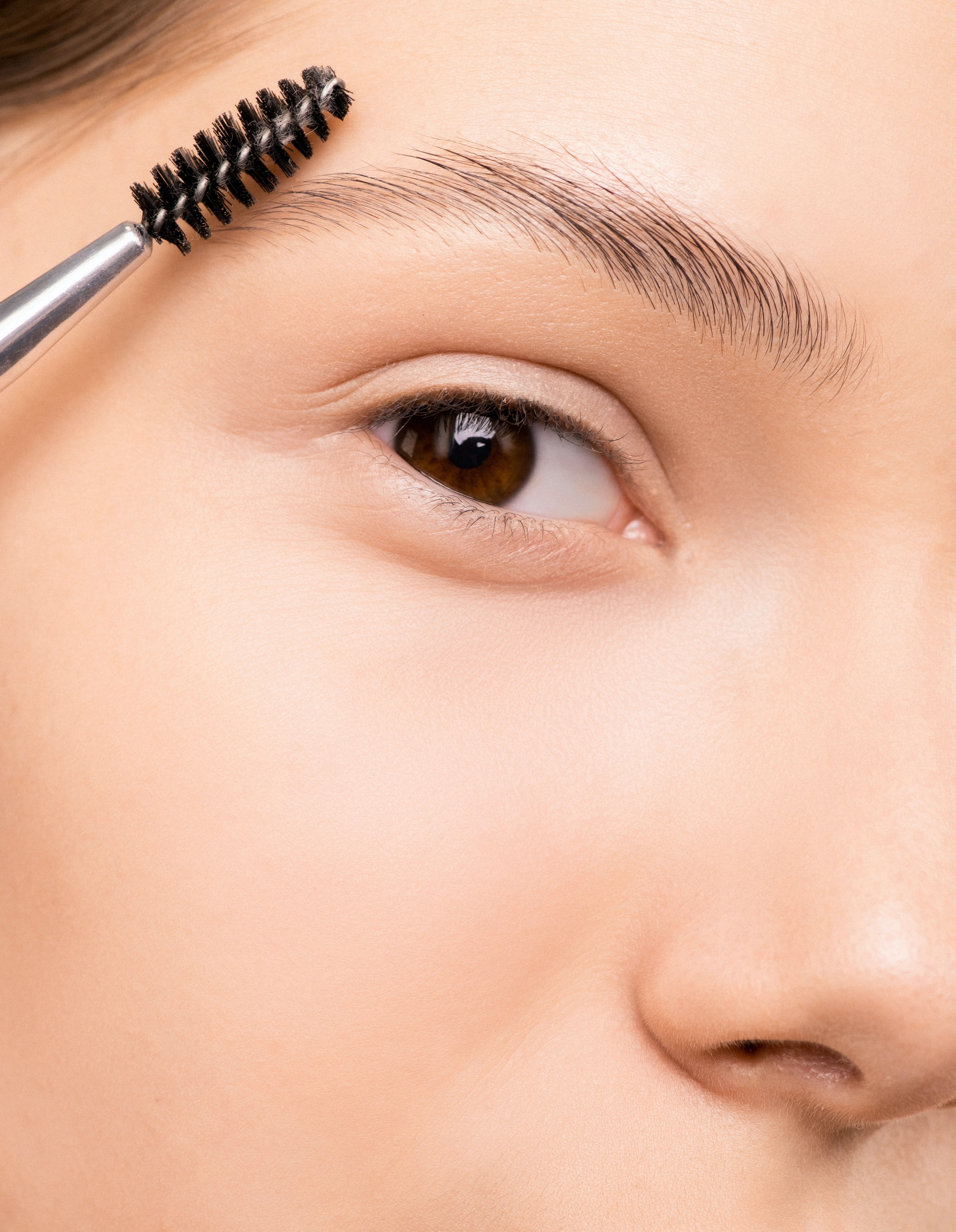 woman applying mascara 3762665?width=698&height=466&fit=crop&auto=webp&dpr=4