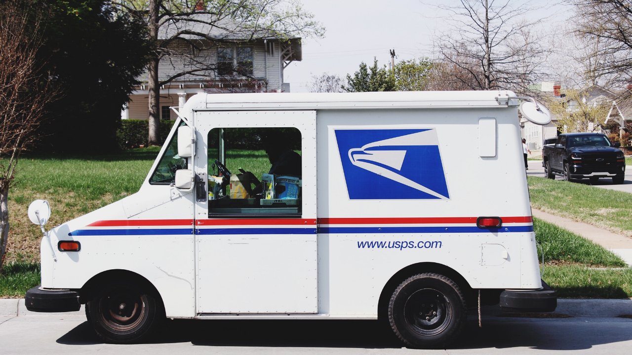 usps truckpng by Pope Moysuh?width=698&height=466&fit=crop&auto=webp&dpr=4