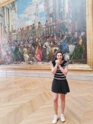 girl in museum