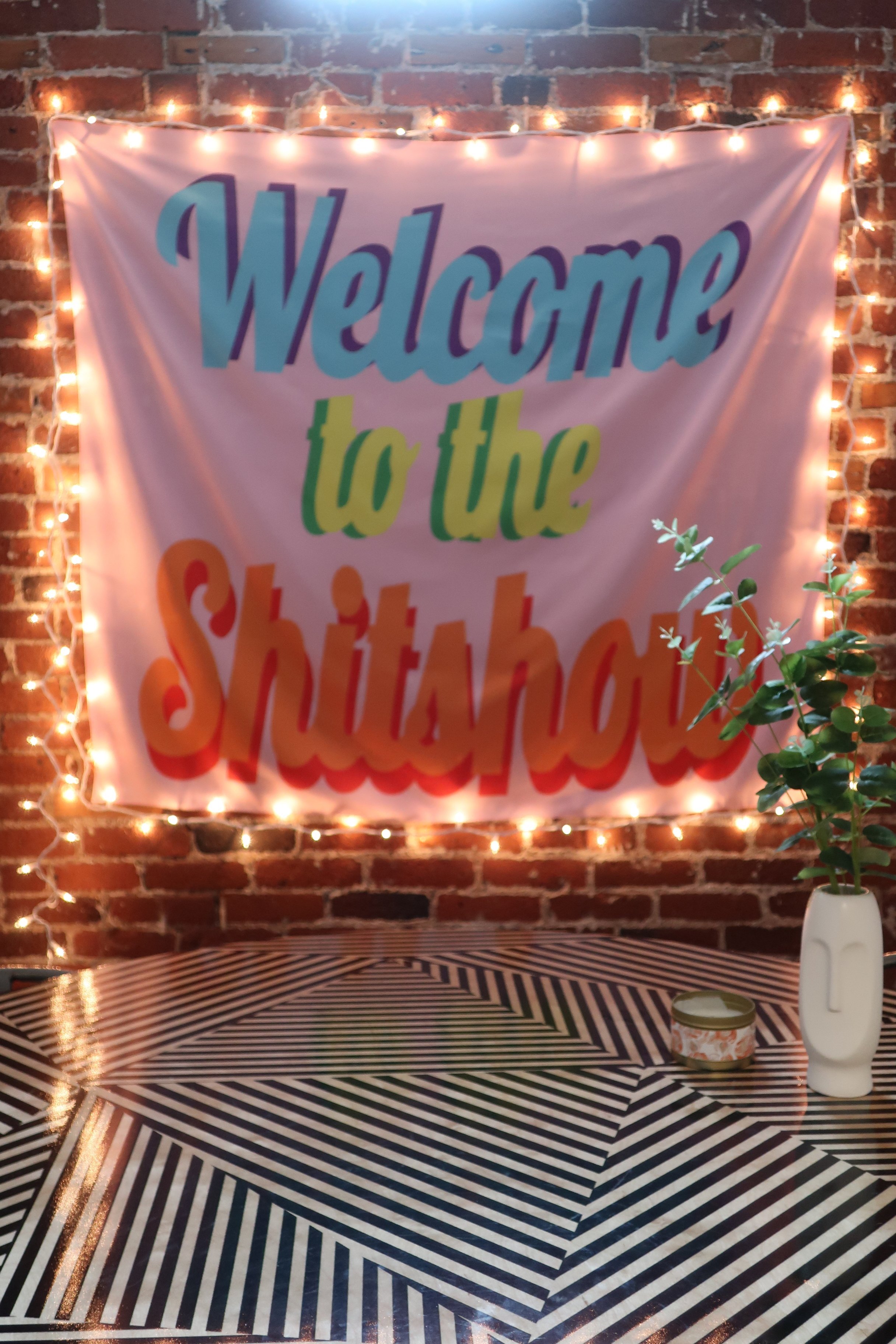 Shitshow?width=698&height=466&fit=crop&auto=webp&dpr=4