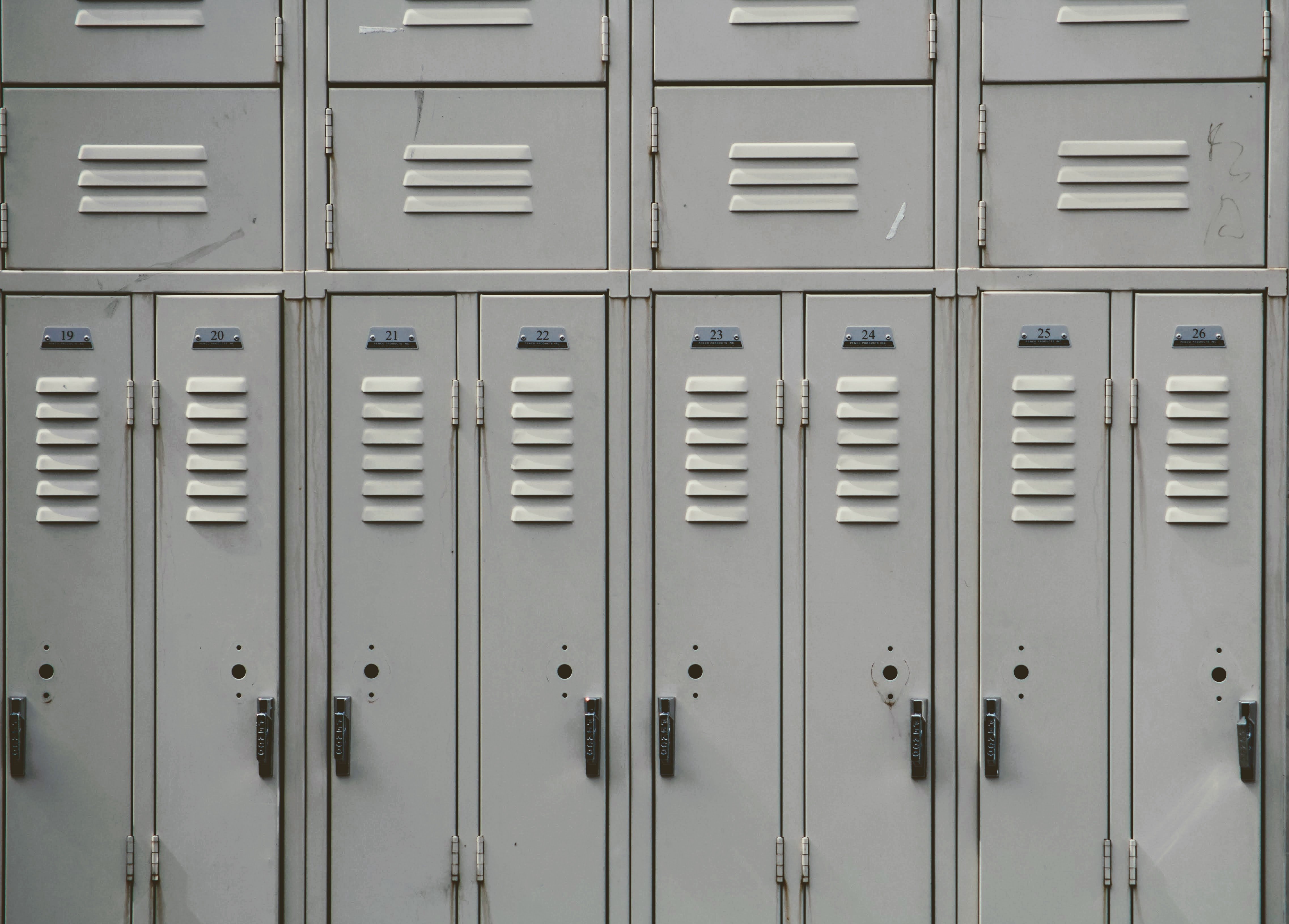 Grey lockers