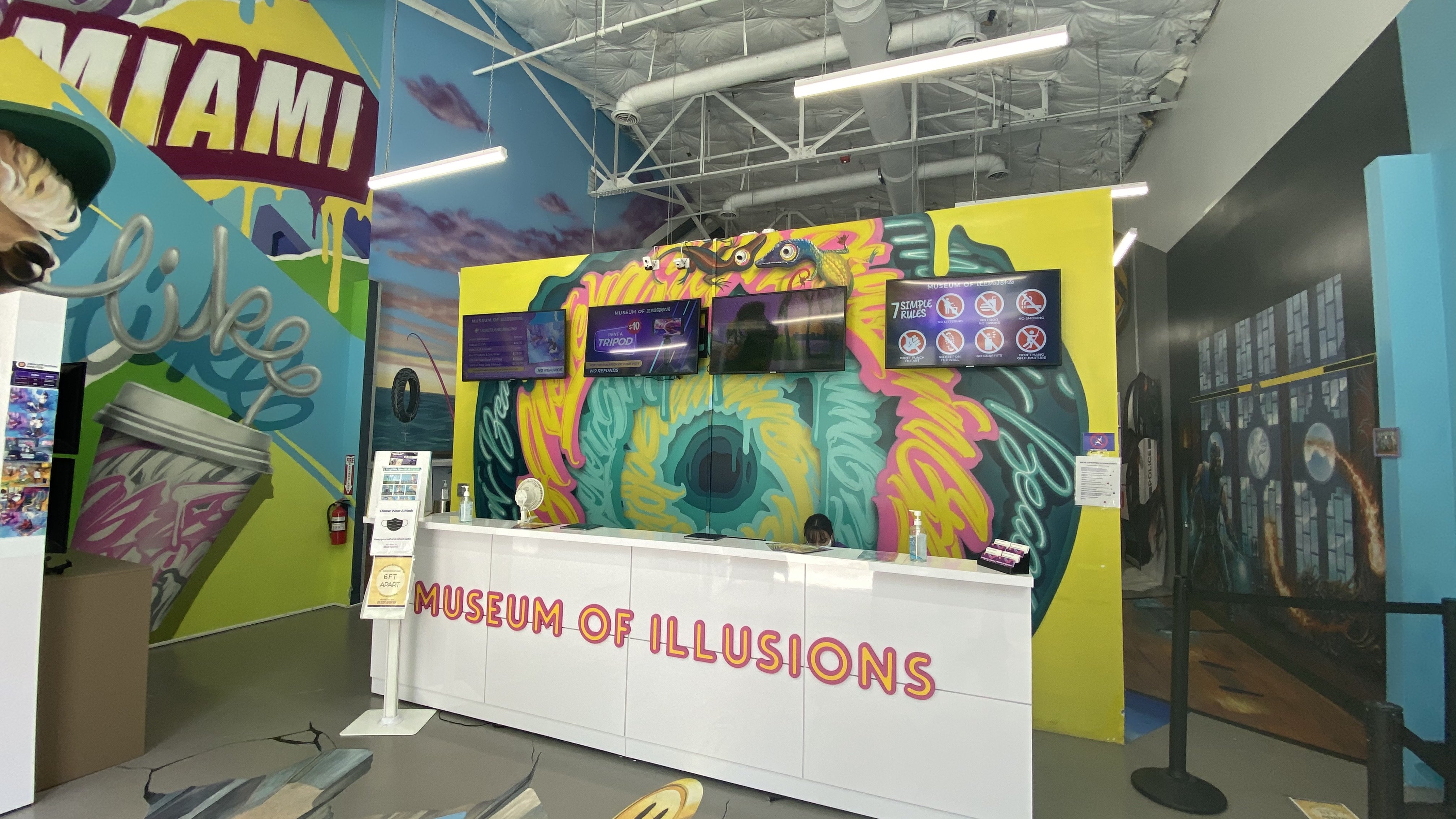 Museum of Illusions entrance by Katherine Miranda?width=698&height=466&fit=crop&auto=webp&dpr=4