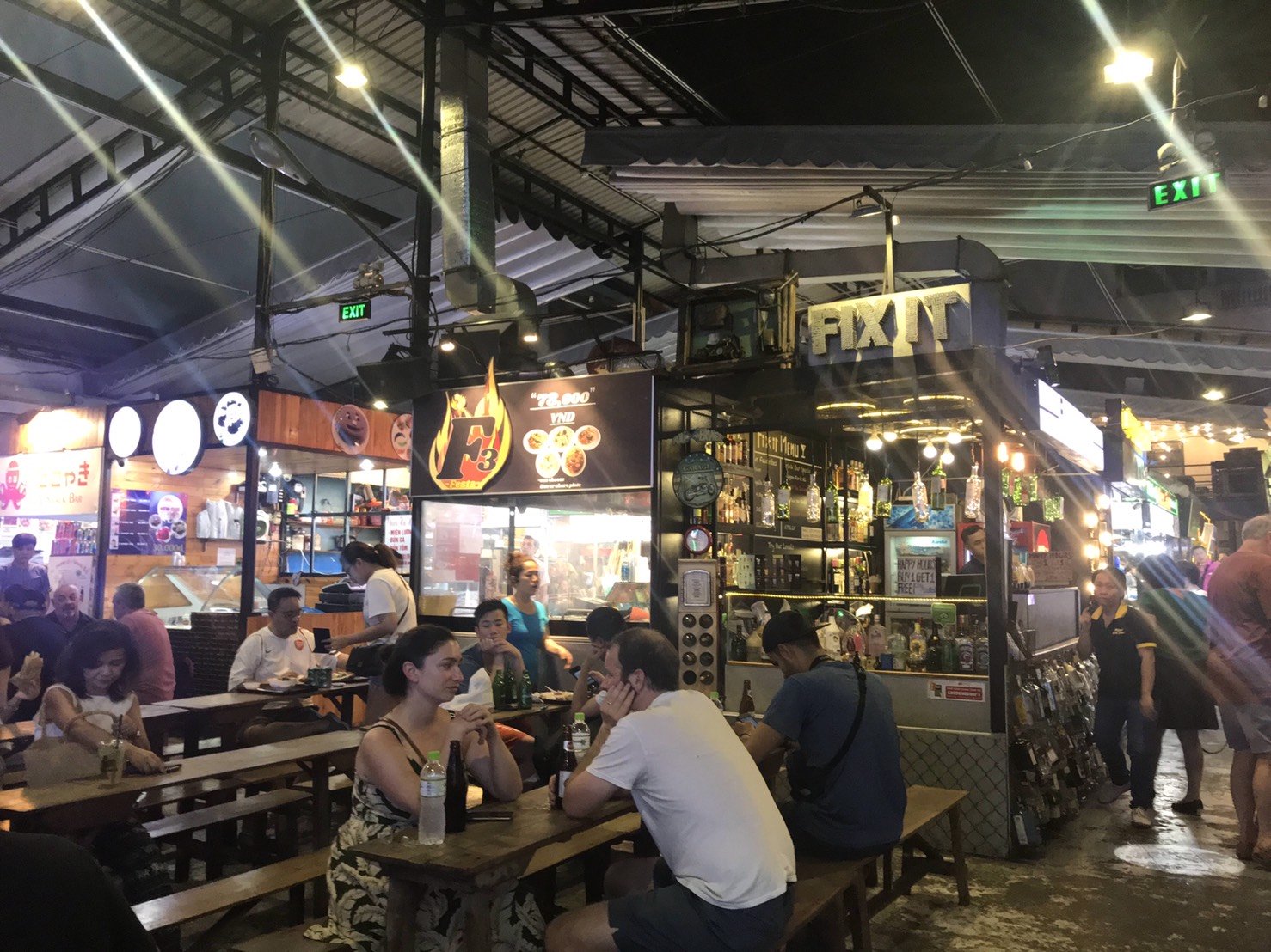 food court by Risako Tsugaru?width=698&height=466&fit=crop&auto=webp&dpr=4