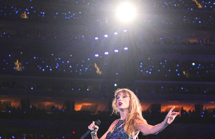 taylor swift performs her midnights era on tour