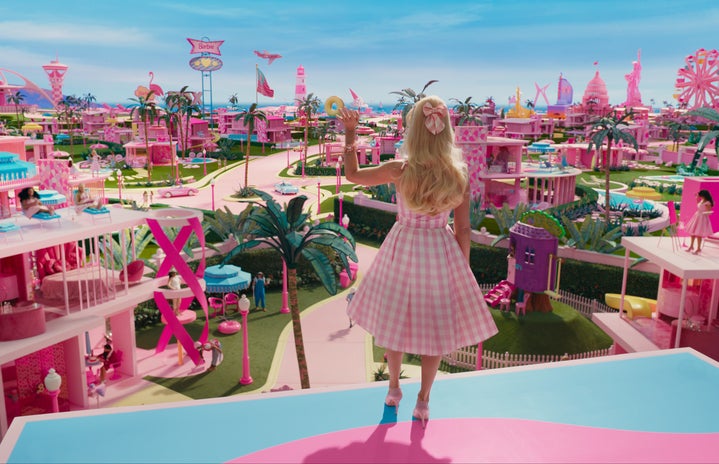 margot robbie waving to barbieland in barbie movie
