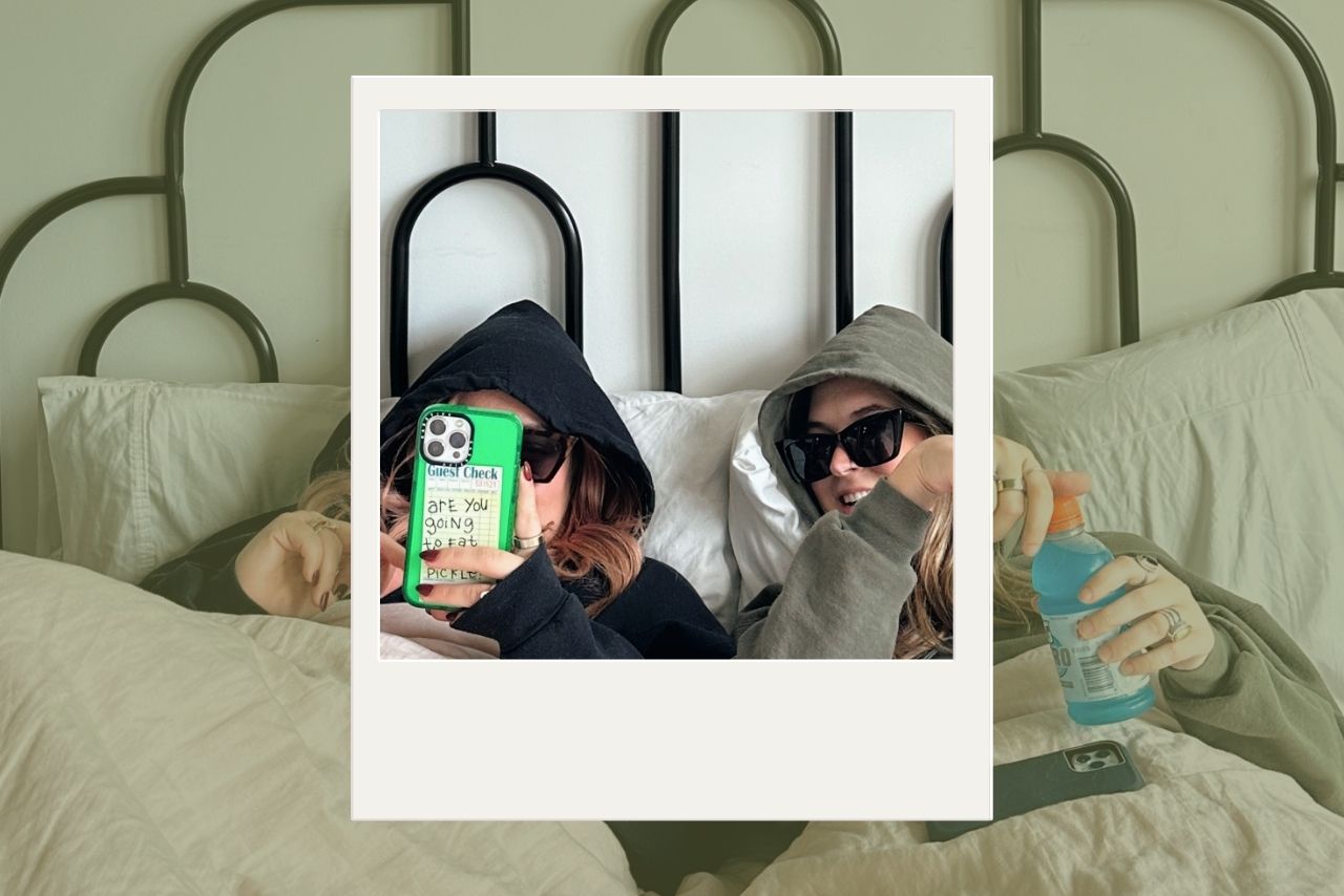 friends take hinge?width=698&height=466&fit=crop&auto=webp&dpr=4