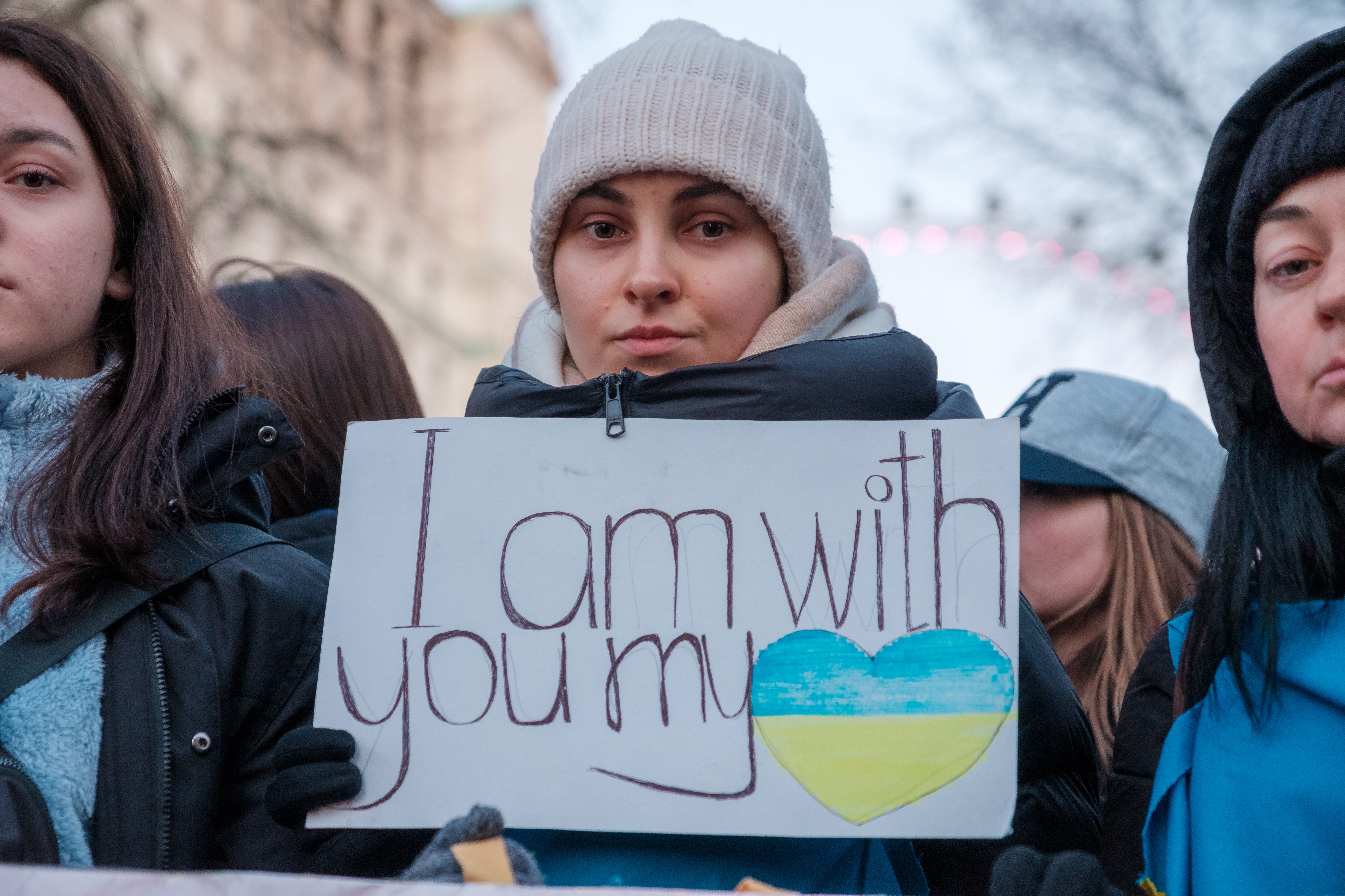 Ukrainians In London gather outside Downing street demanding greater sanctions on Russian after they commence their invasion. Leader of the Scottish National Party in the House of Commons, Ian Blackford also turned up to talk and show his support.