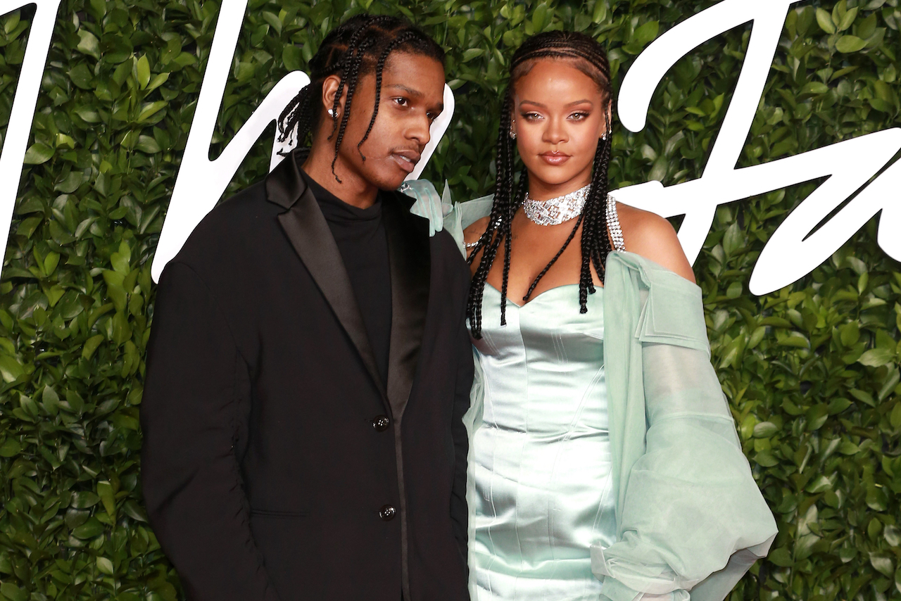 rooting for couples to fail?width=698&height=466&fit=crop&auto=webp&dpr=4