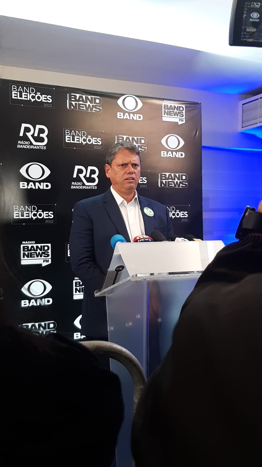 Tarcísio de Freitas in a press coletive regarding the debate