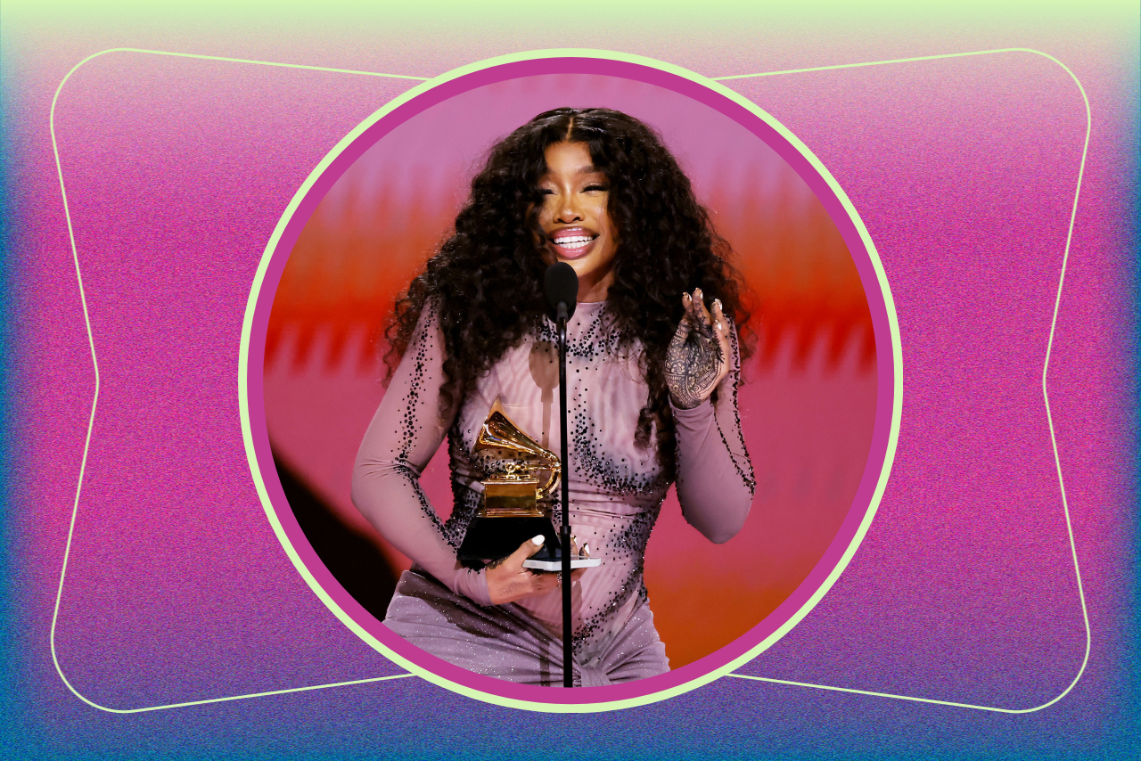 Sza accepting award at 2024 Grammys