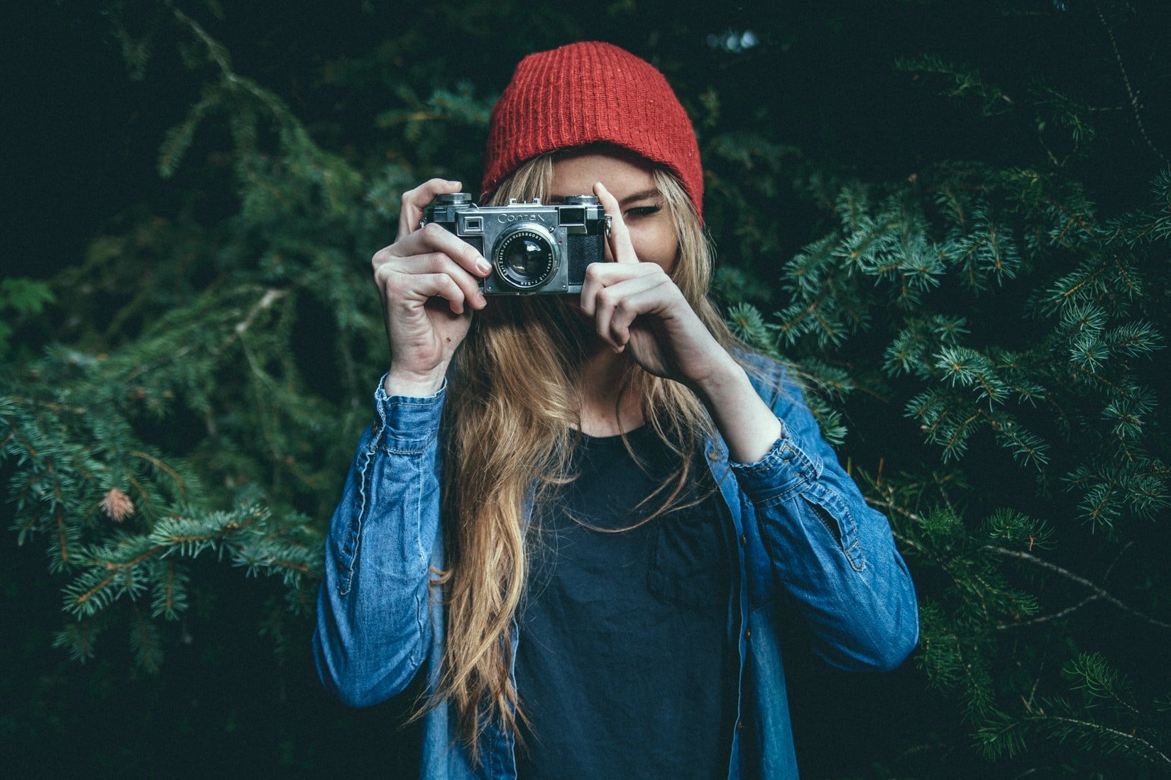 blonde woman holding camera outside by Benjamin Combs from Unsplash?width=698&height=466&fit=crop&auto=webp&dpr=4