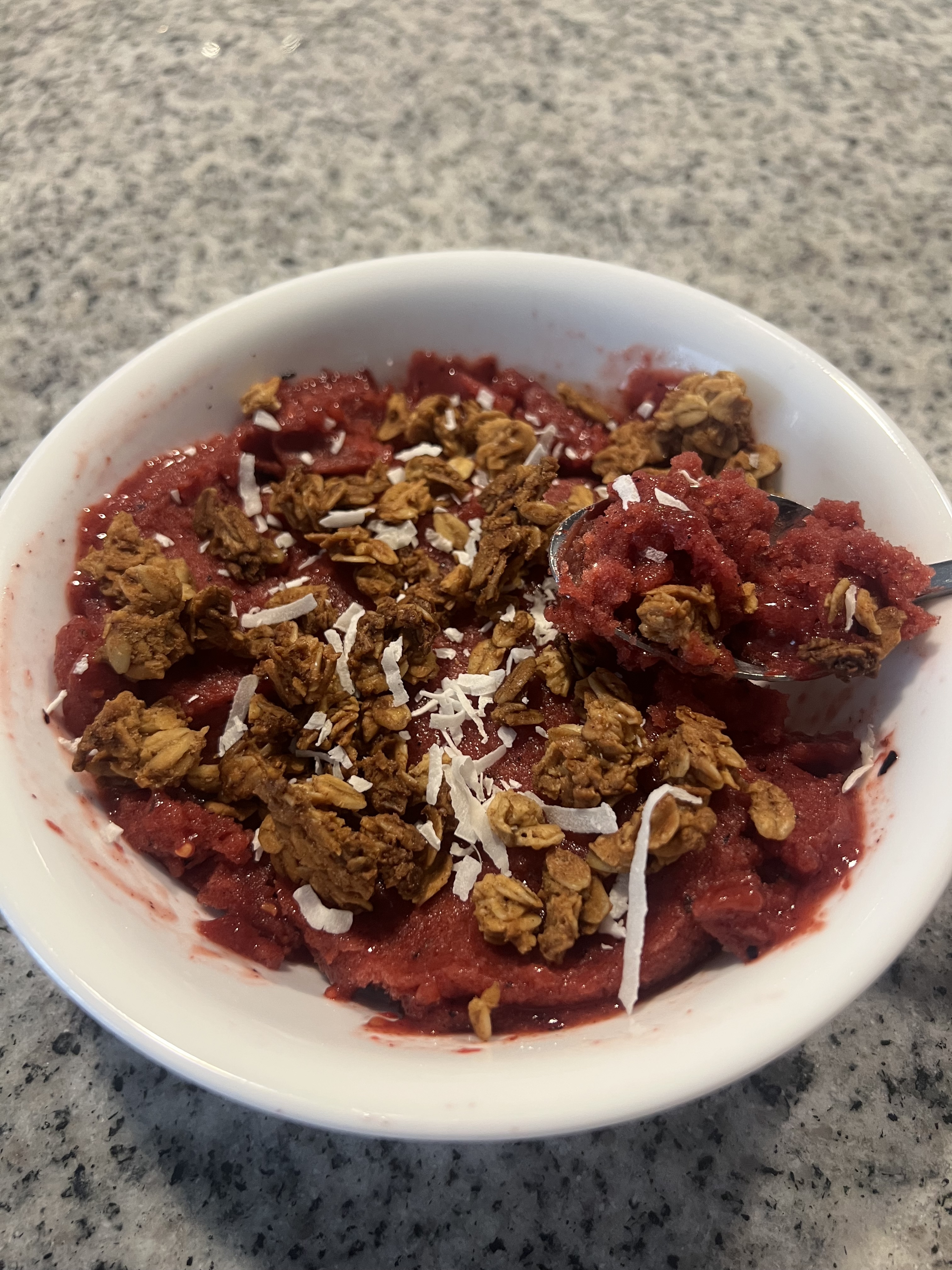 mixed berry smoothie bowl