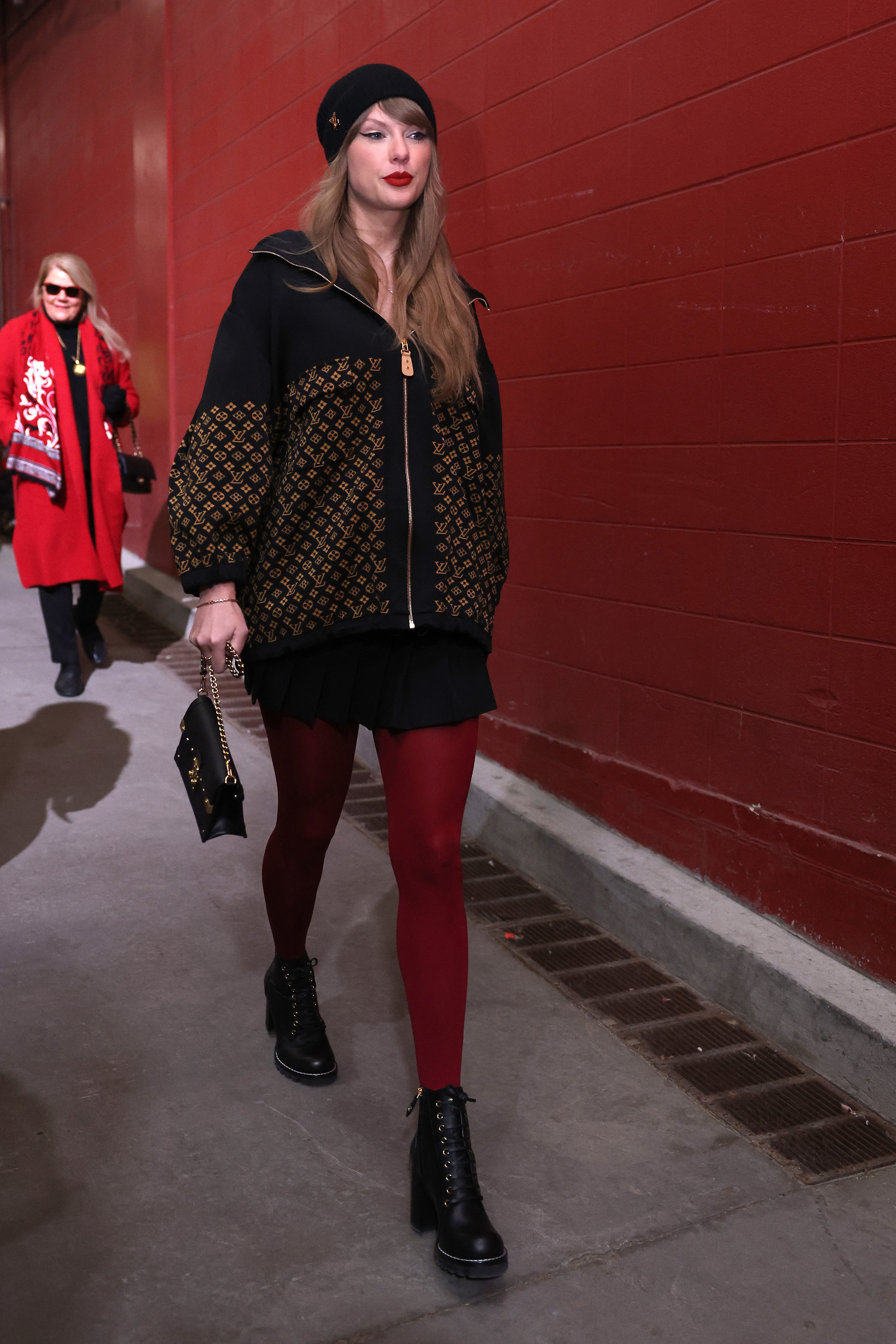taylor swift wearing louis vuitton at chiefs game