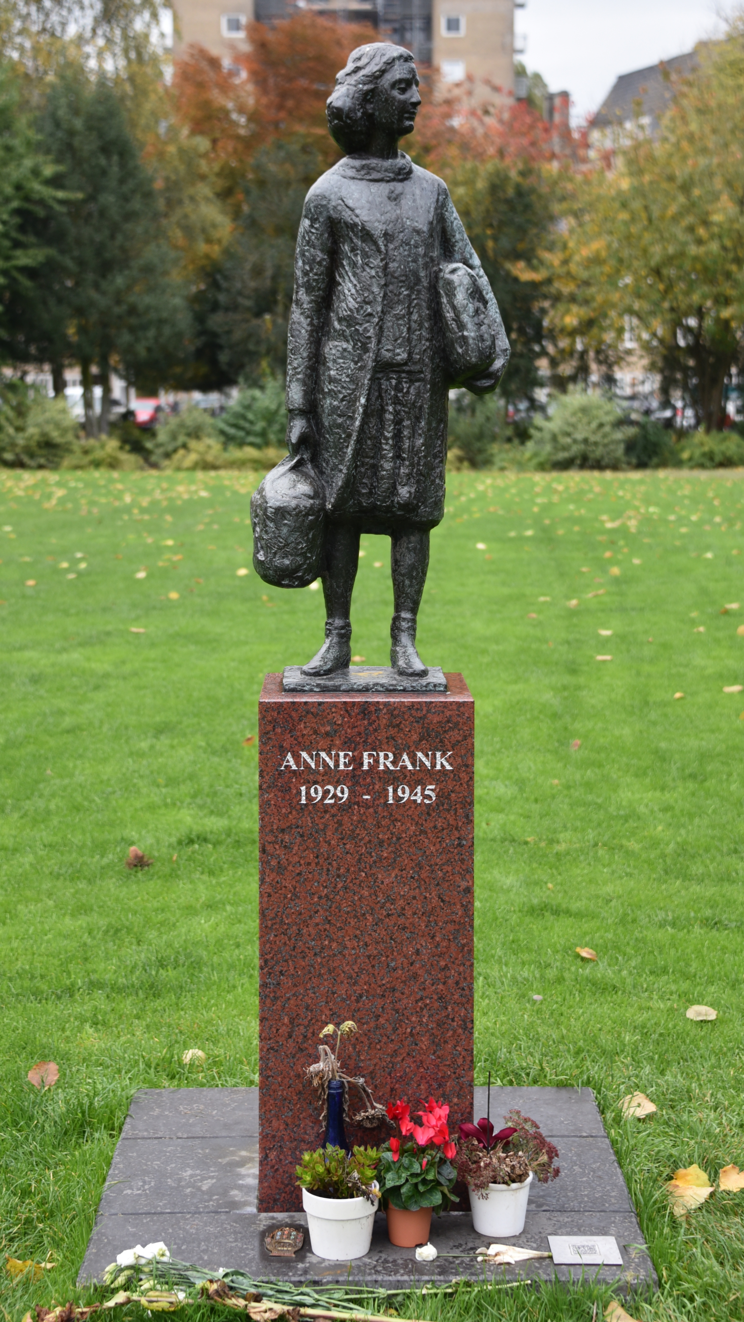 Statue of Anne Frank