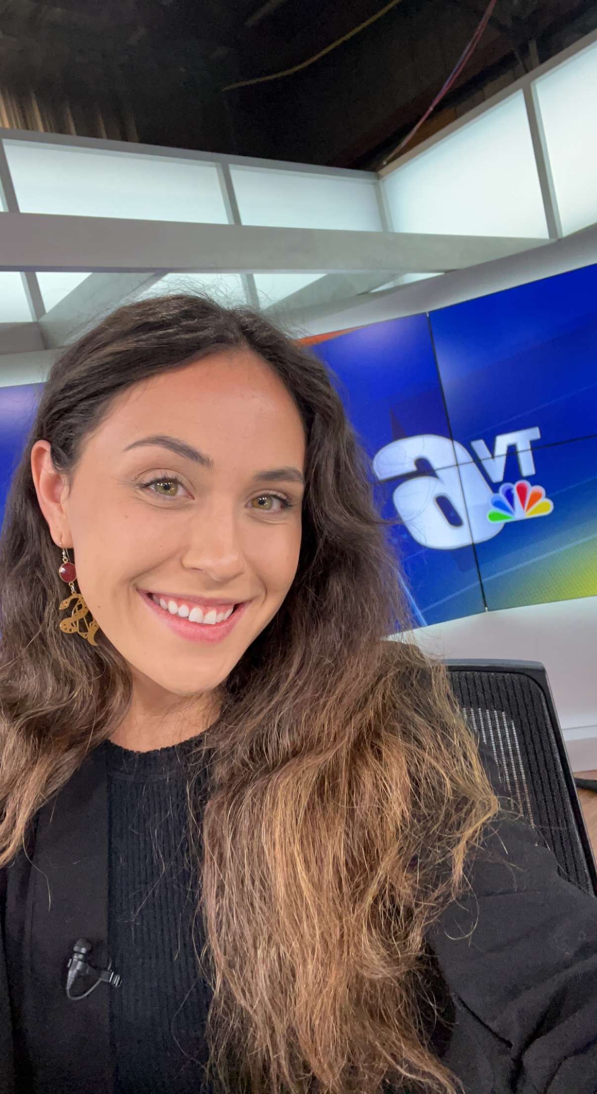 Tia Trudgeon, selfie, news room, girl