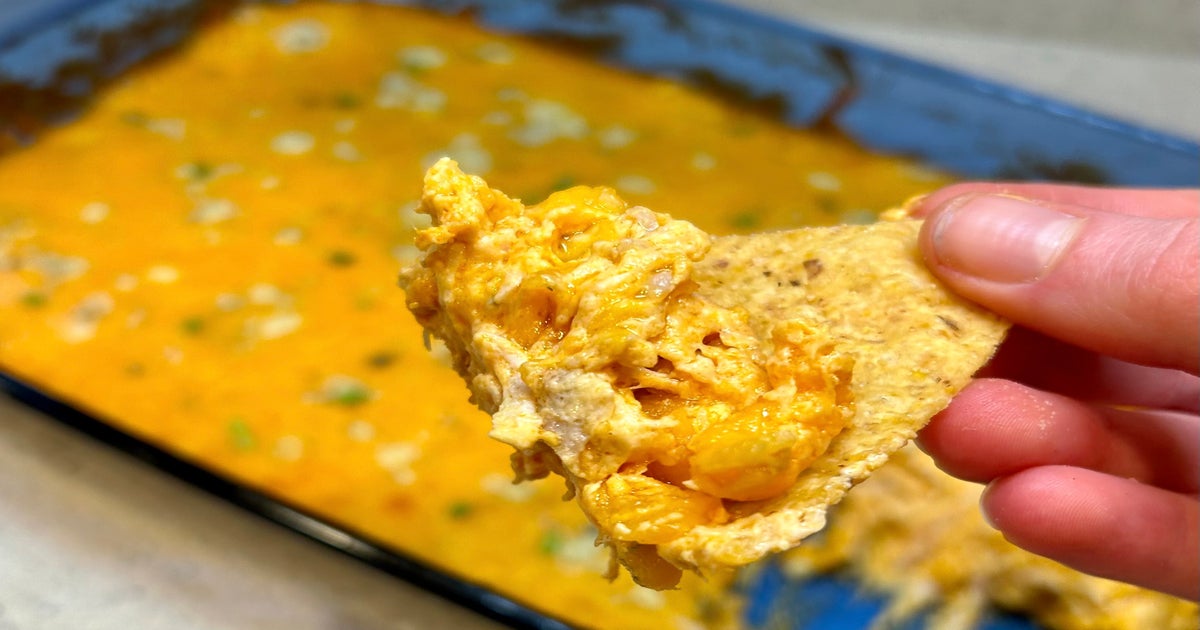 This 5-Ingredient Buffalo Chicken Dip Is Perfect For Game Day