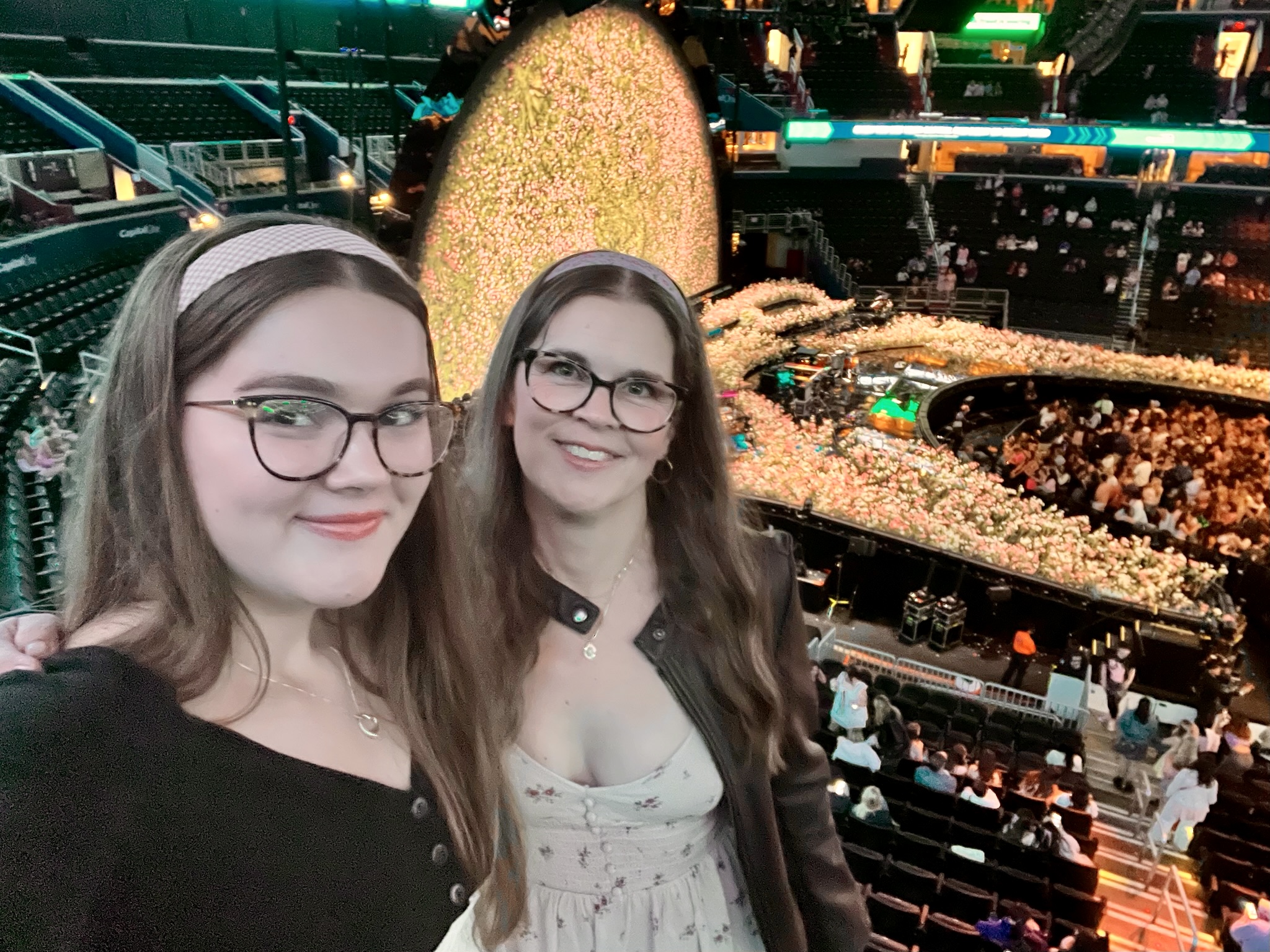 Image of The Unraveled Tour of Olivia Rodrigo Singing