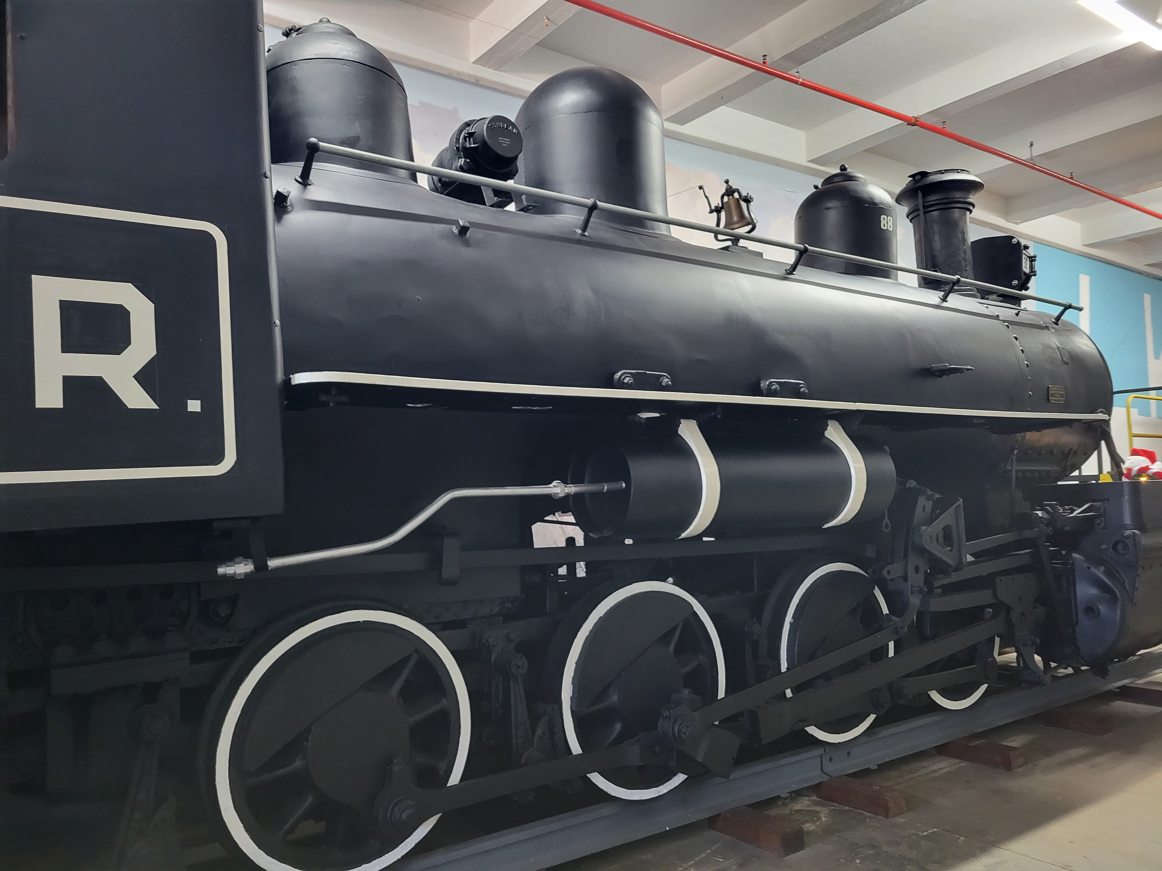 Picture of a steam powered train.