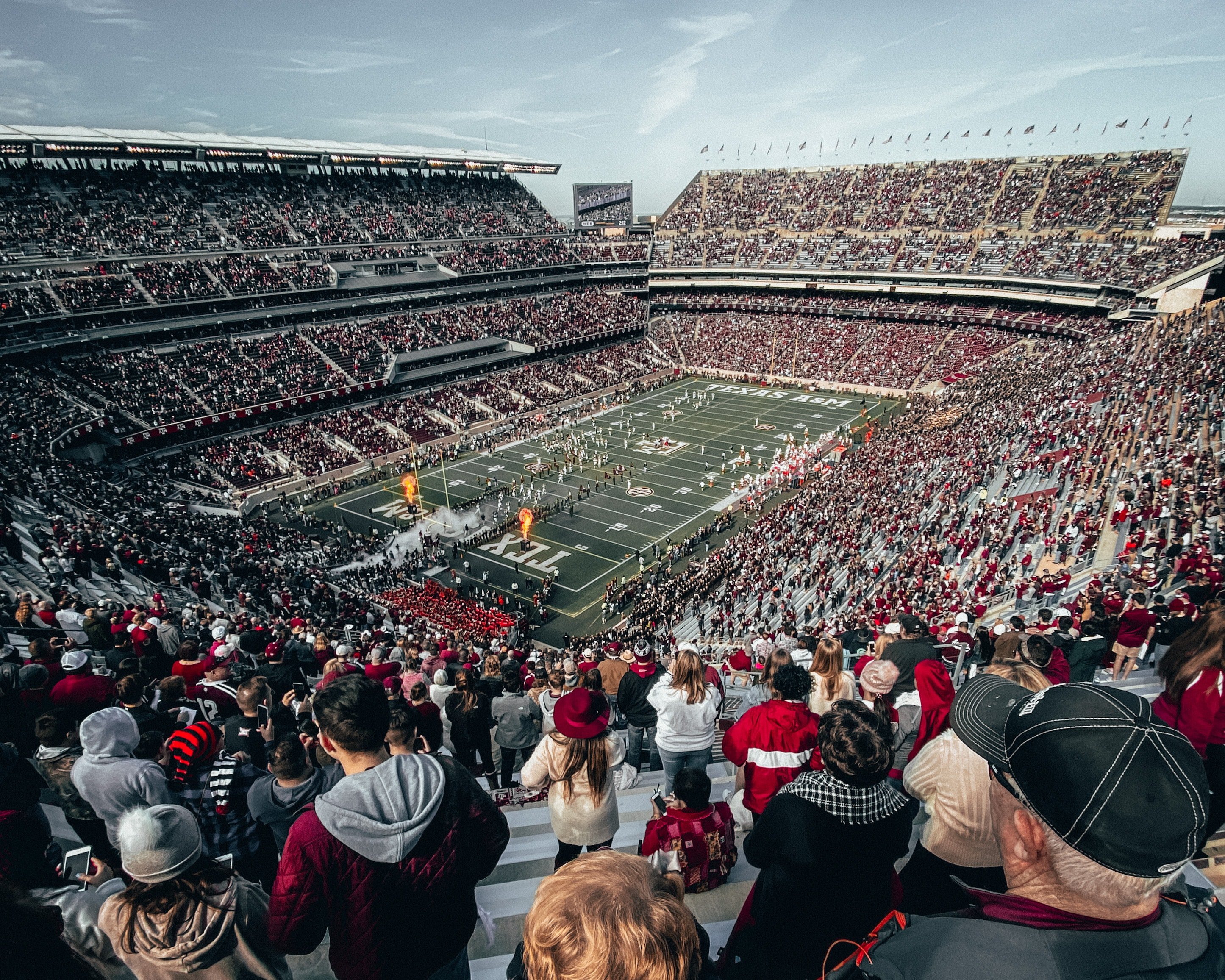 College football game by Zabdiel Gonzalez from Unsplash